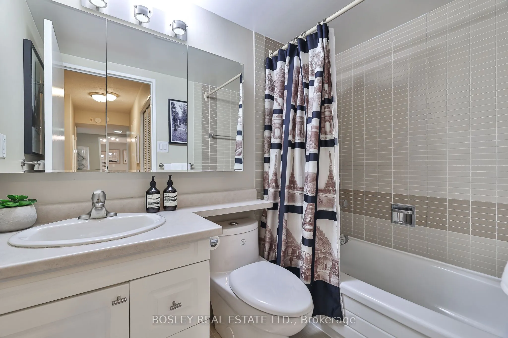 30 Fashion Roseway, #201