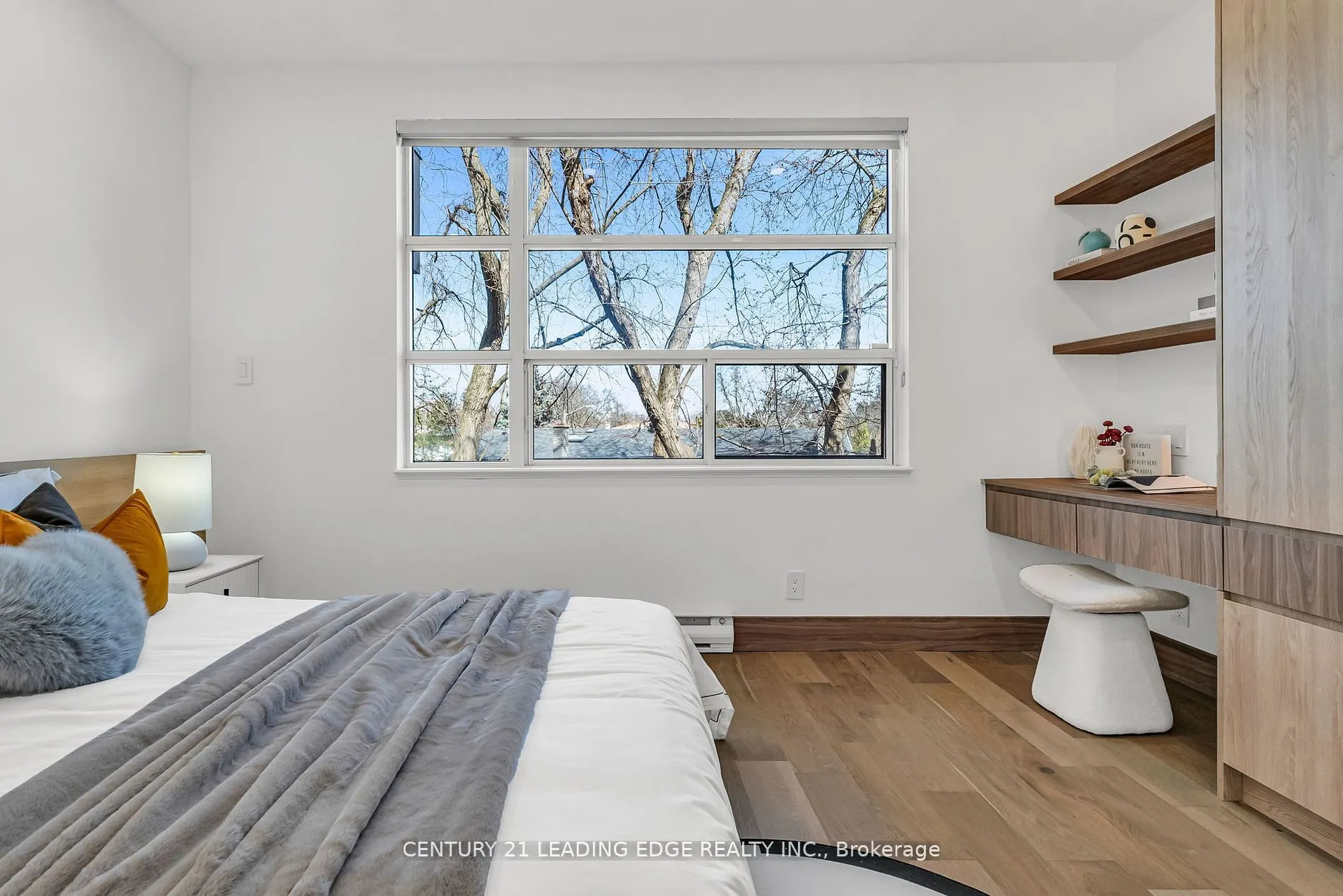 1 Watergarden Way, #208