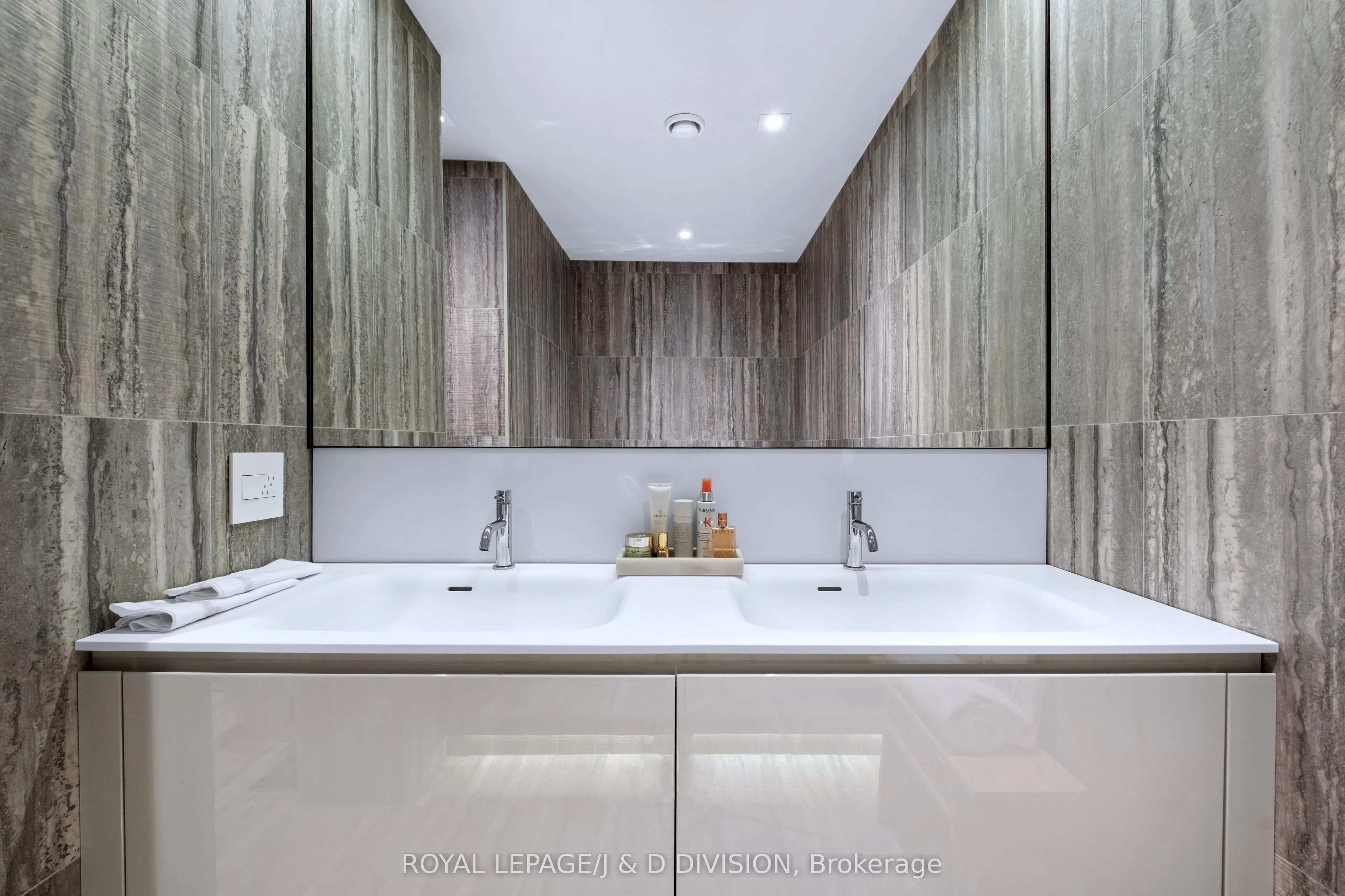 20 Scrivener Square, #301