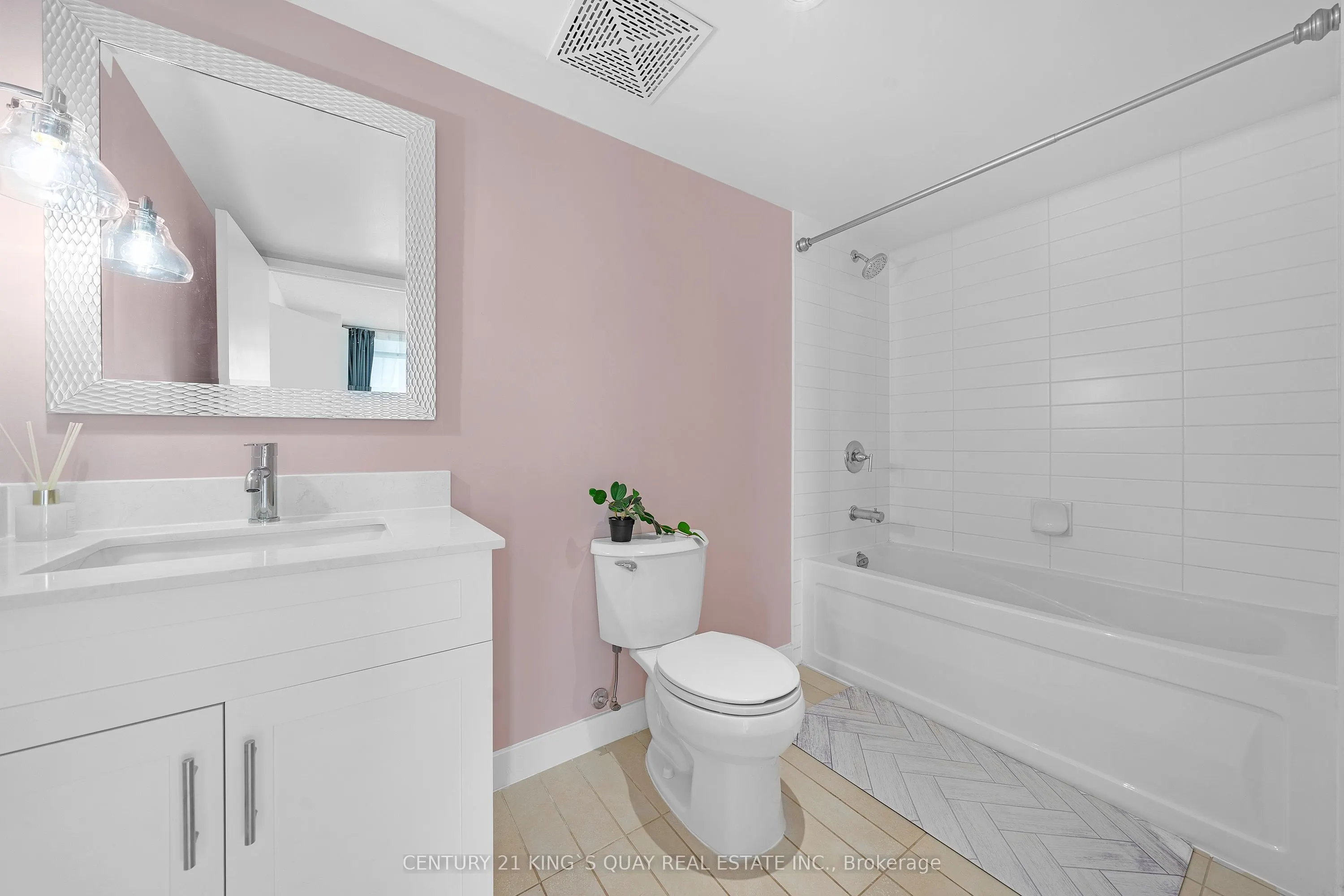 25 Telegram Mews, #3510