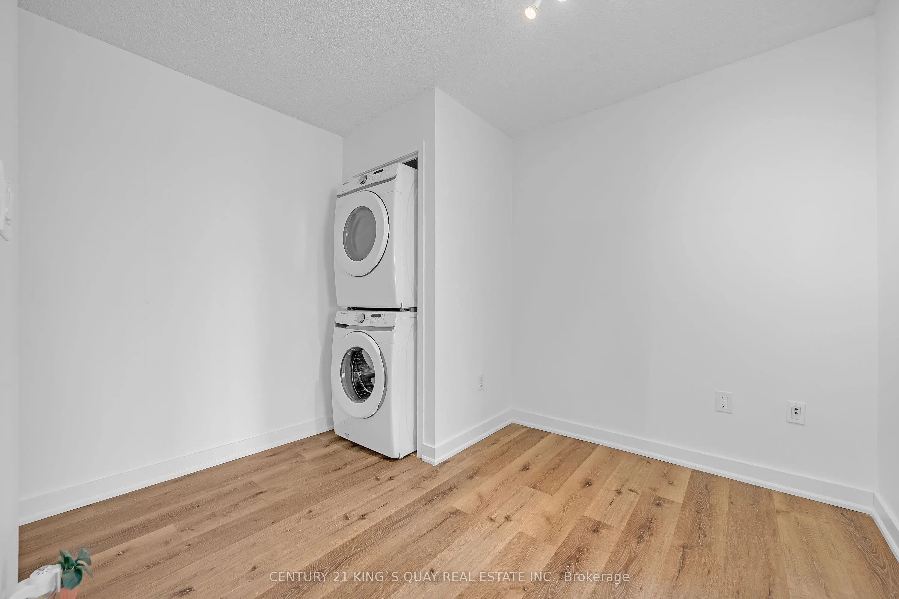 25 Telegram Mews, #3510