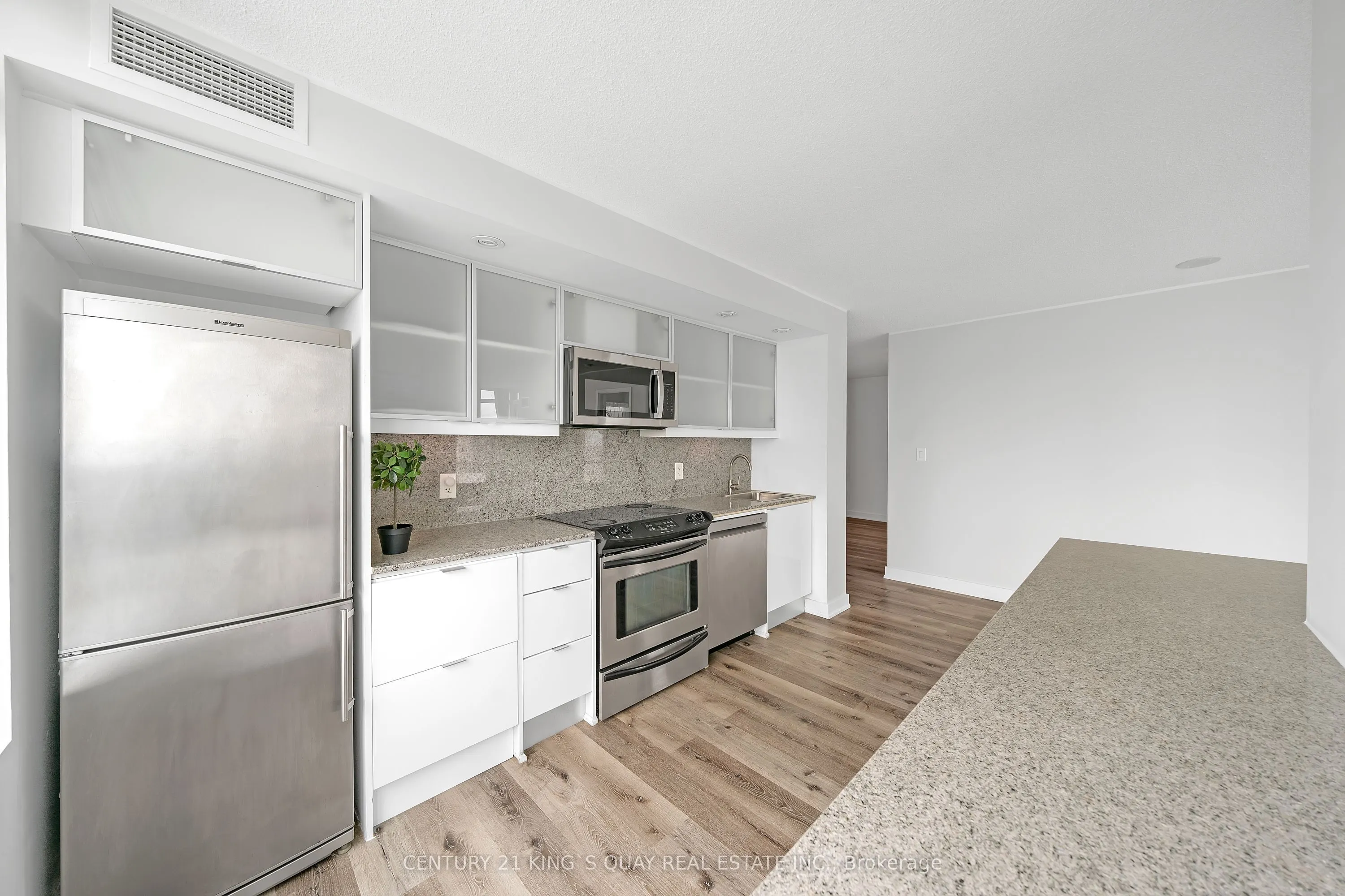25 Telegram Mews, #3510