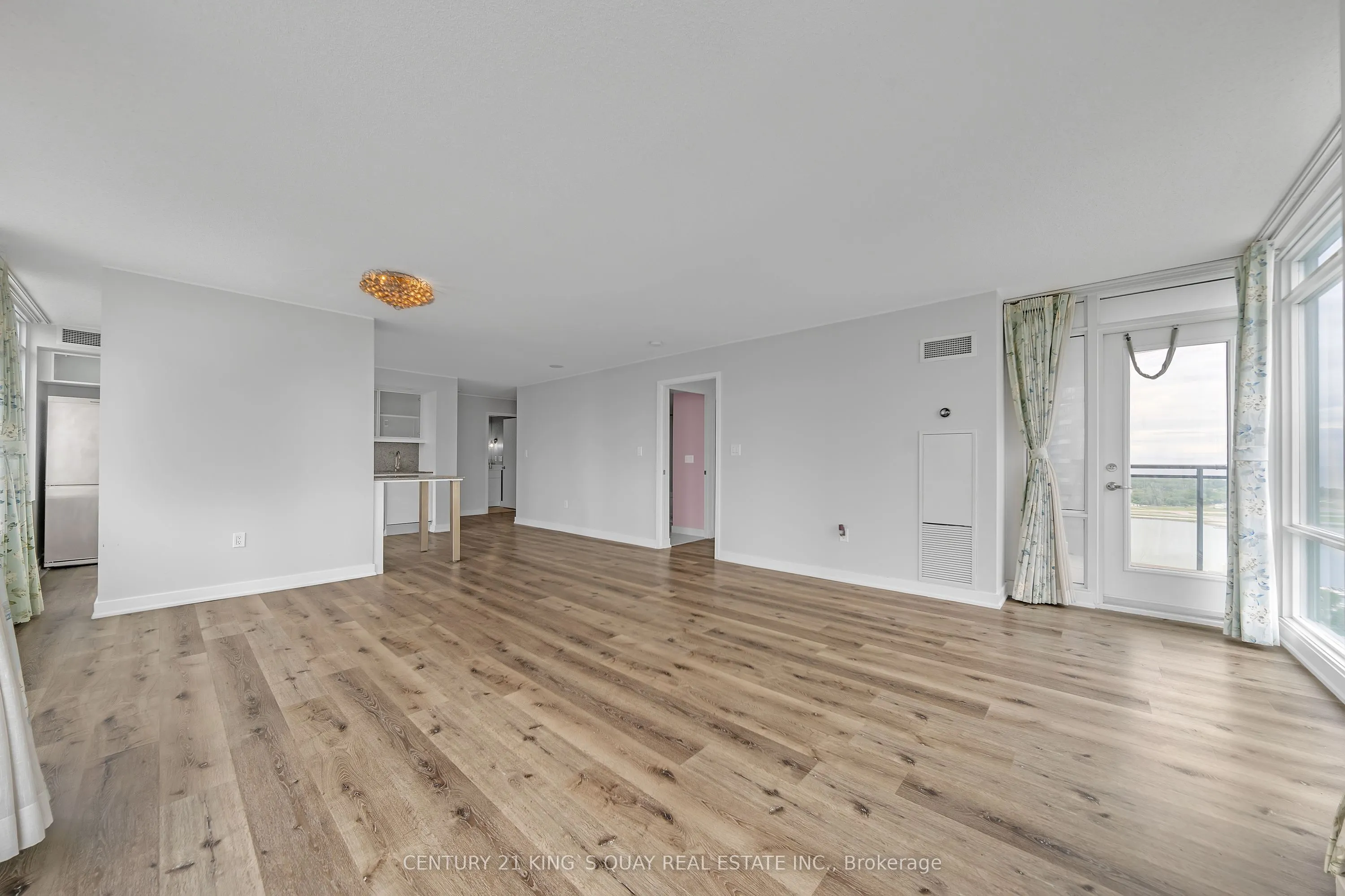 25 Telegram Mews, #3510