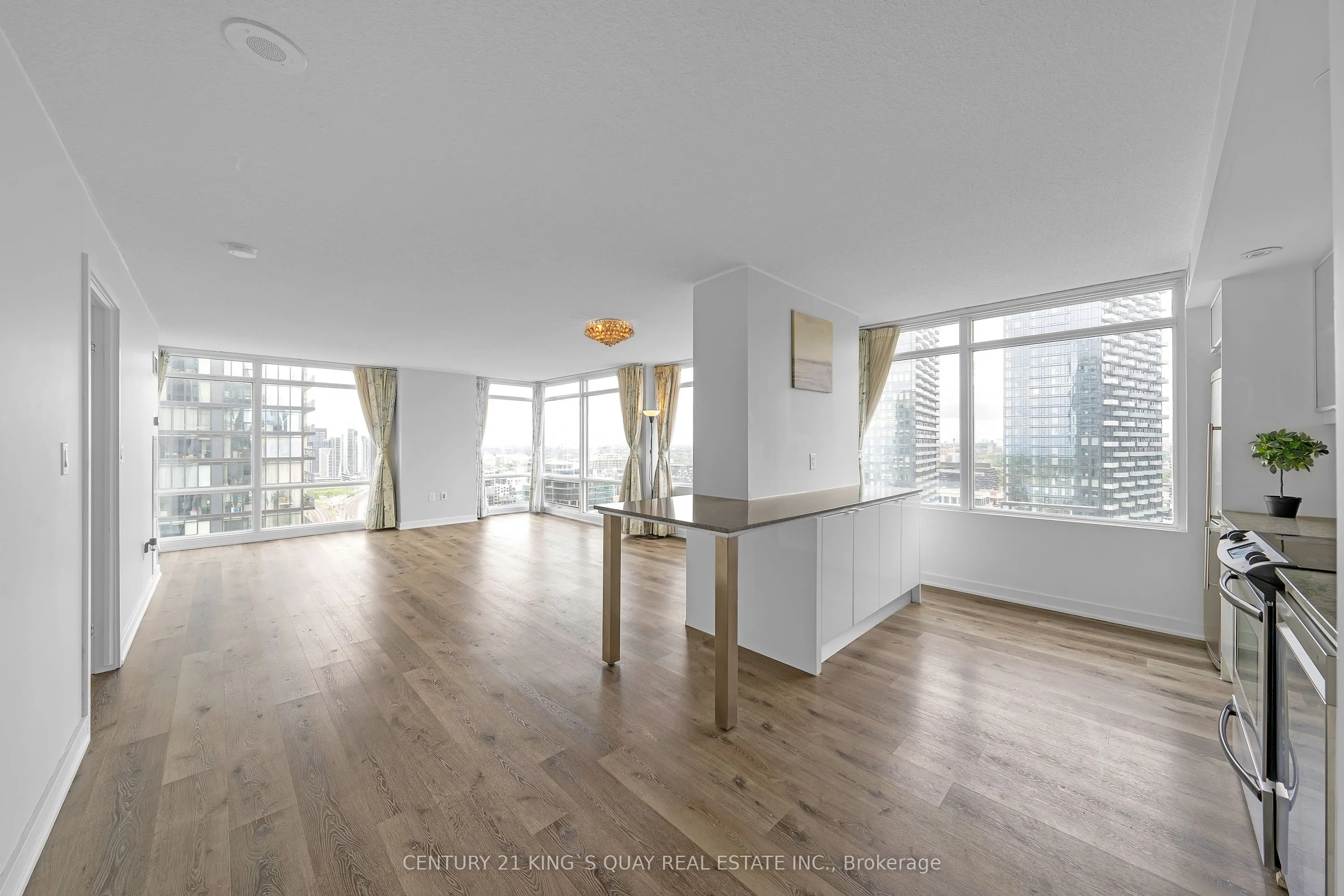 25 Telegram Mews, #3510
