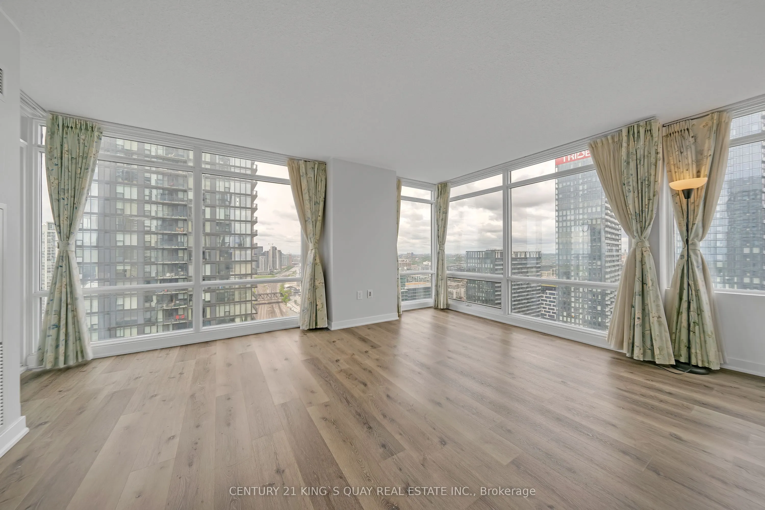 25 Telegram Mews, #3510