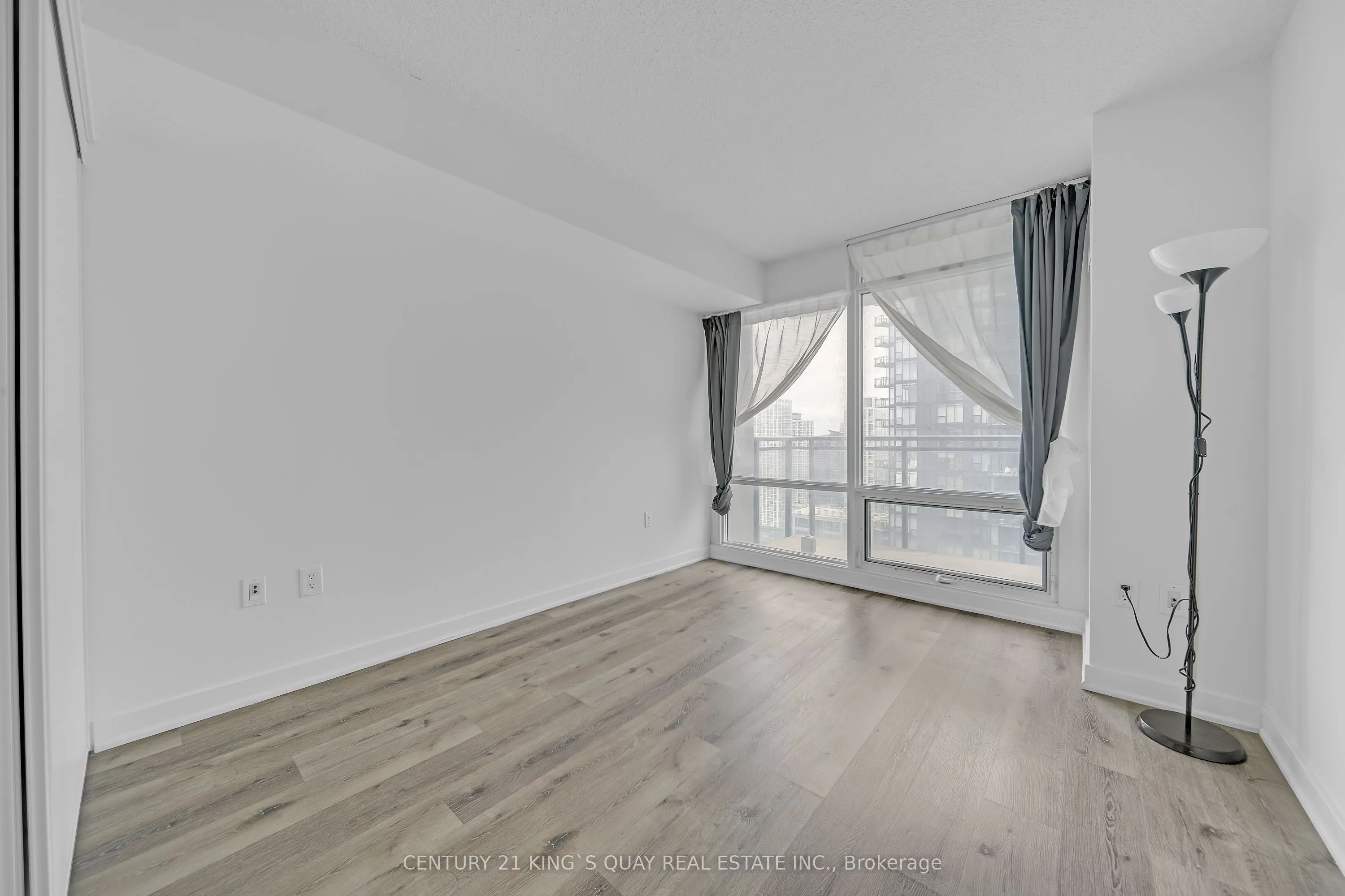 25 Telegram Mews, #3510