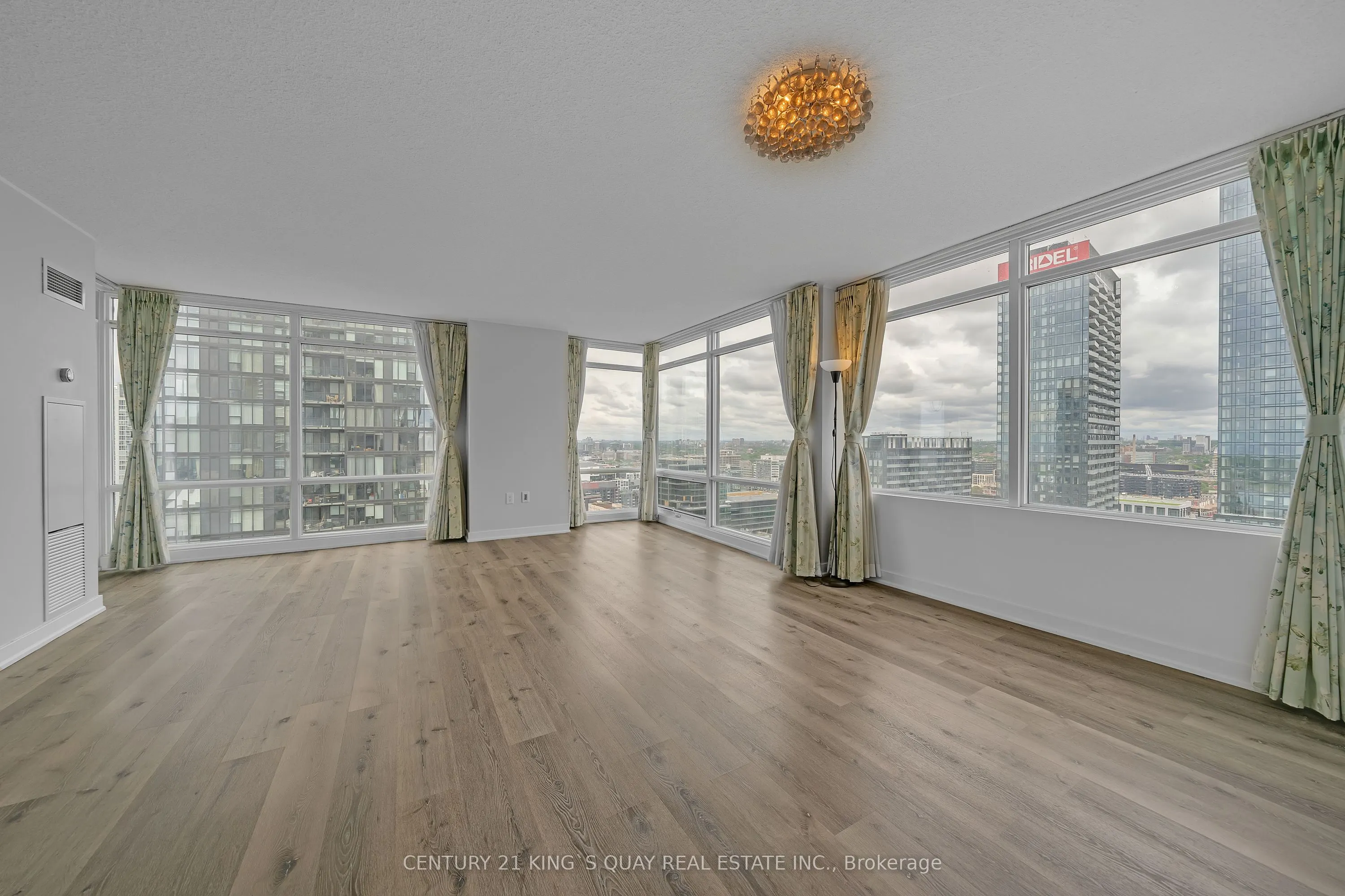 25 Telegram Mews, #3510