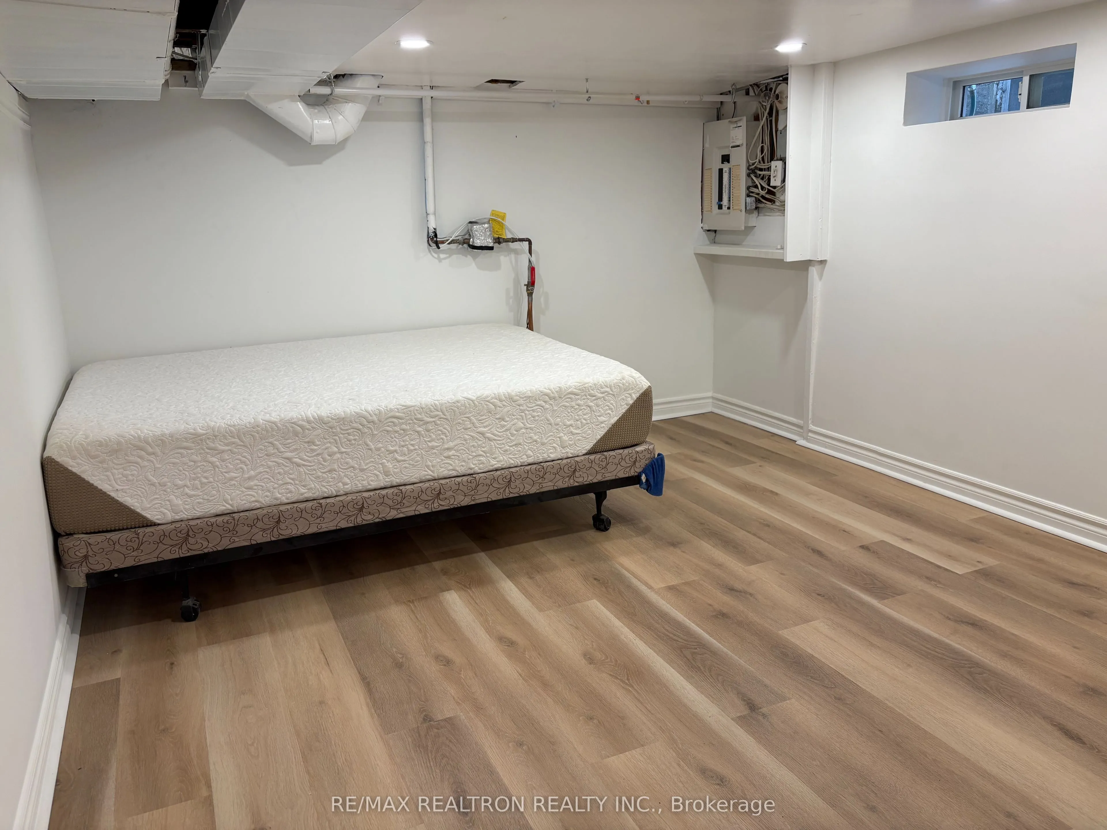 221 Winnett Avenue