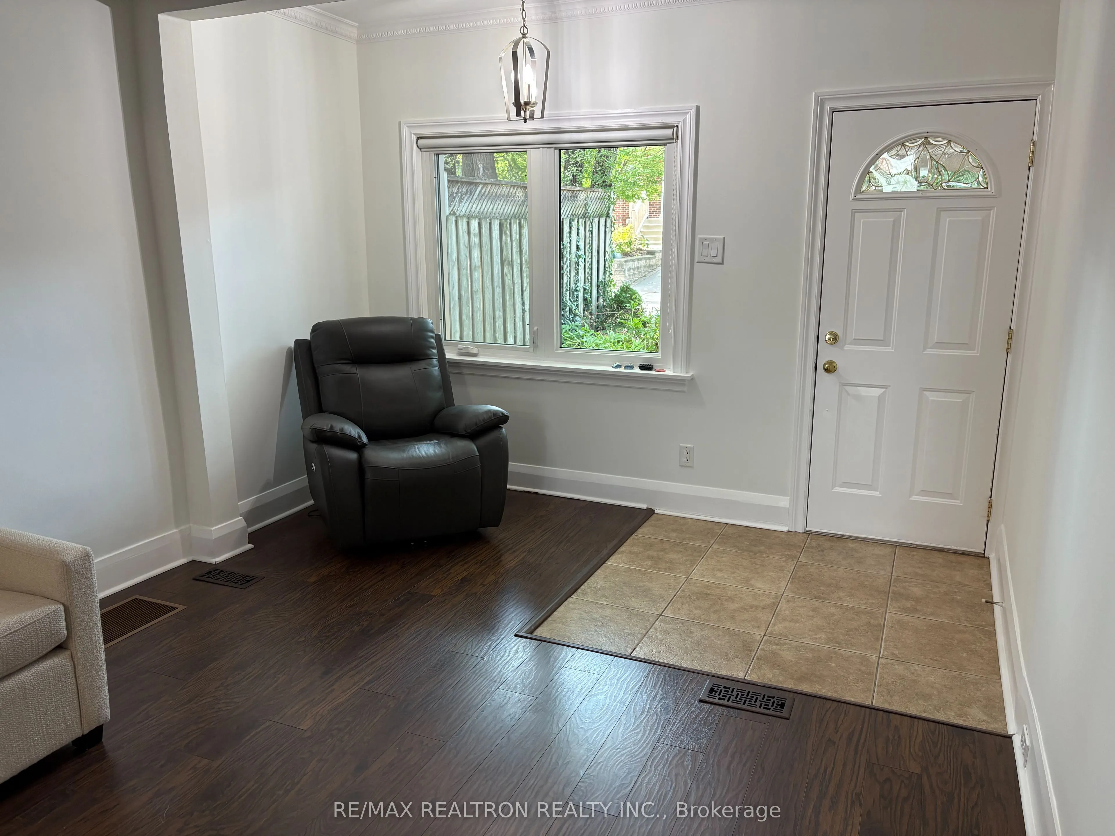 221 Winnett Avenue