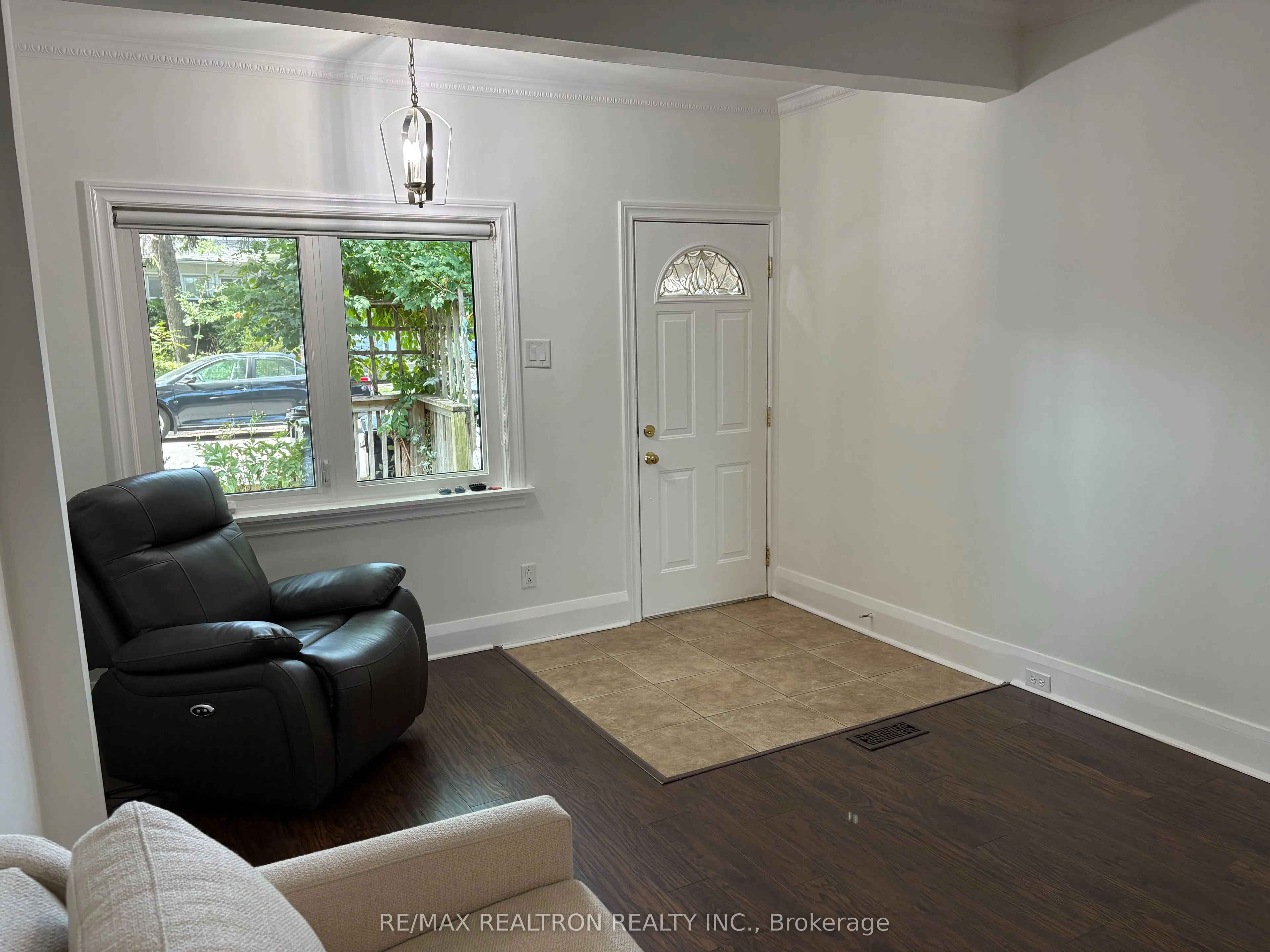 221 Winnett Avenue