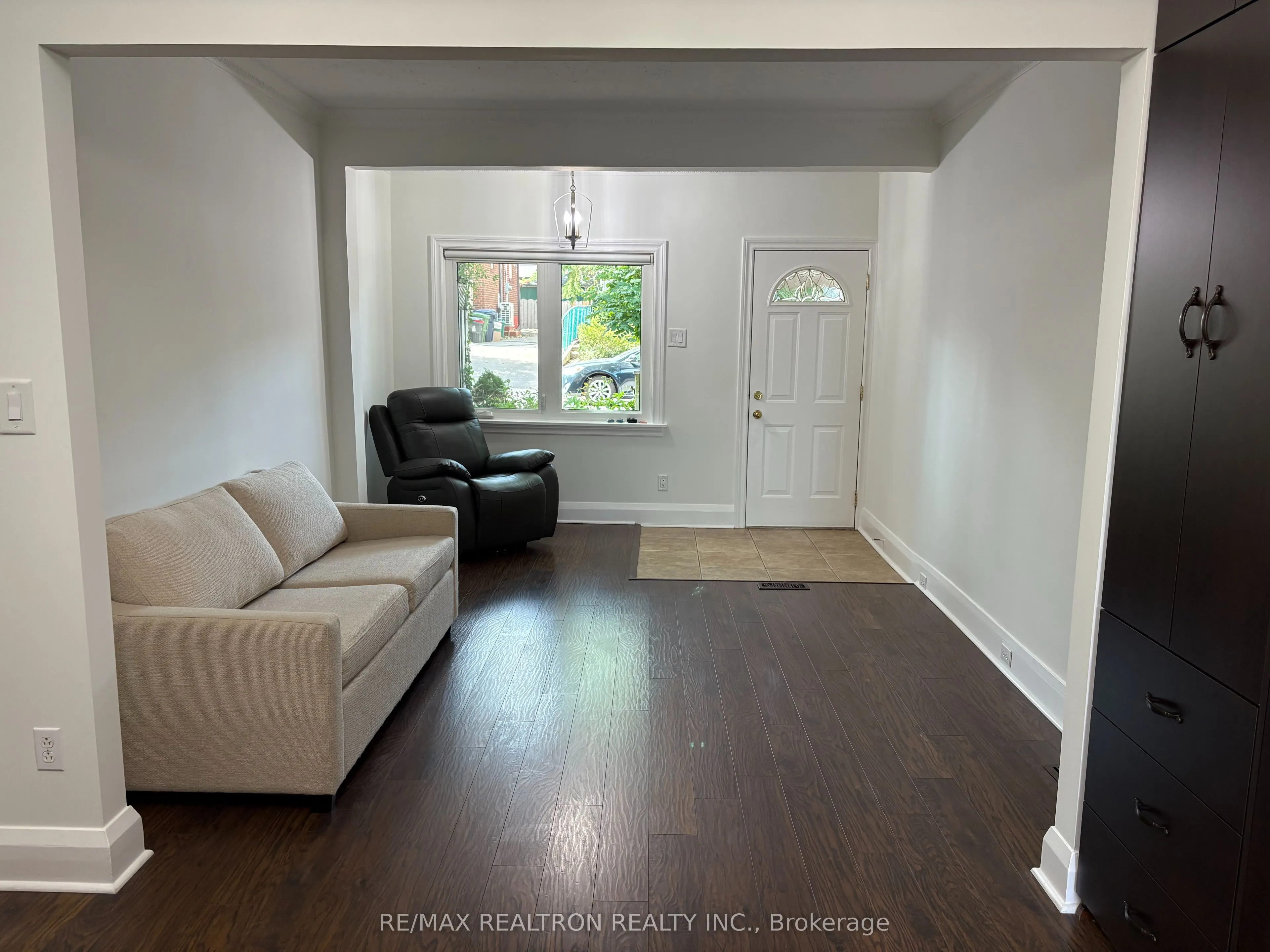 221 Winnett Avenue