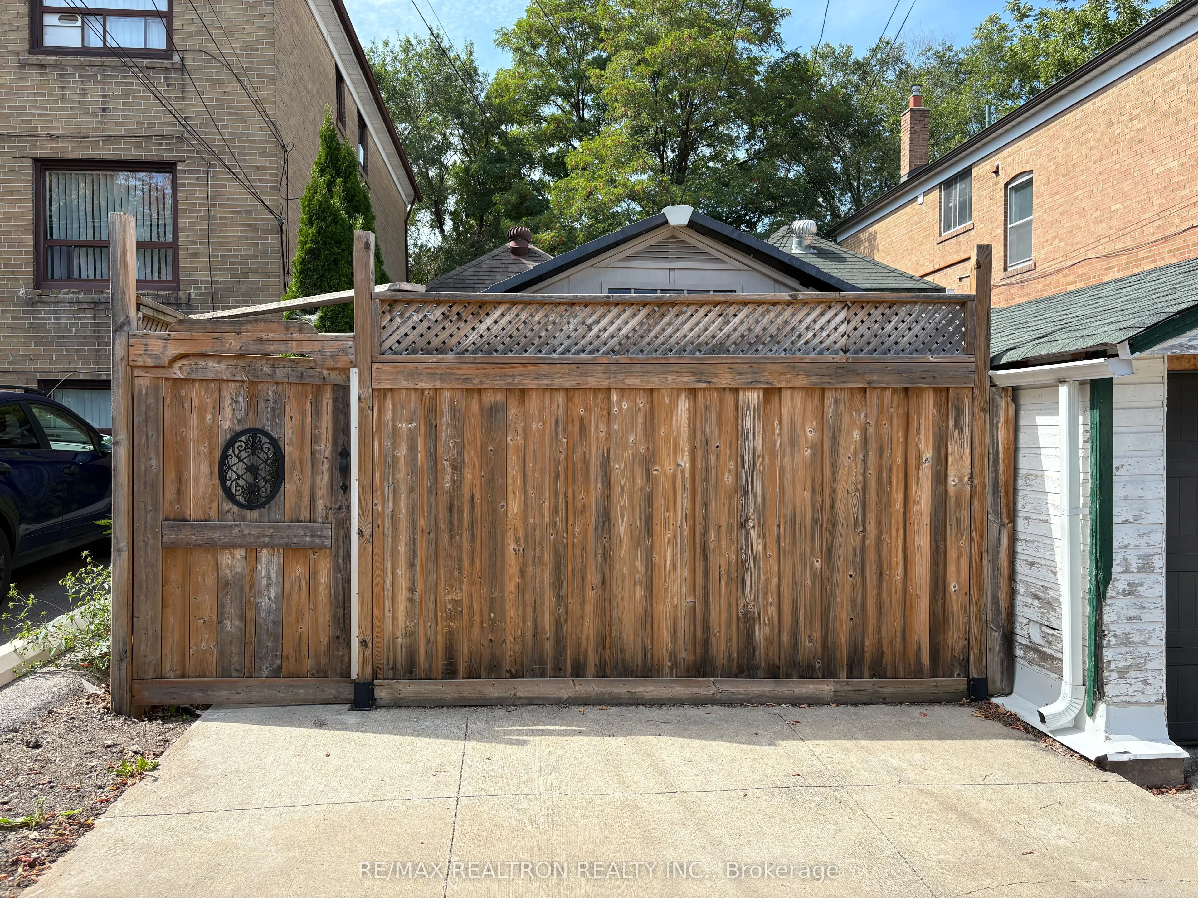 221 Winnett Avenue