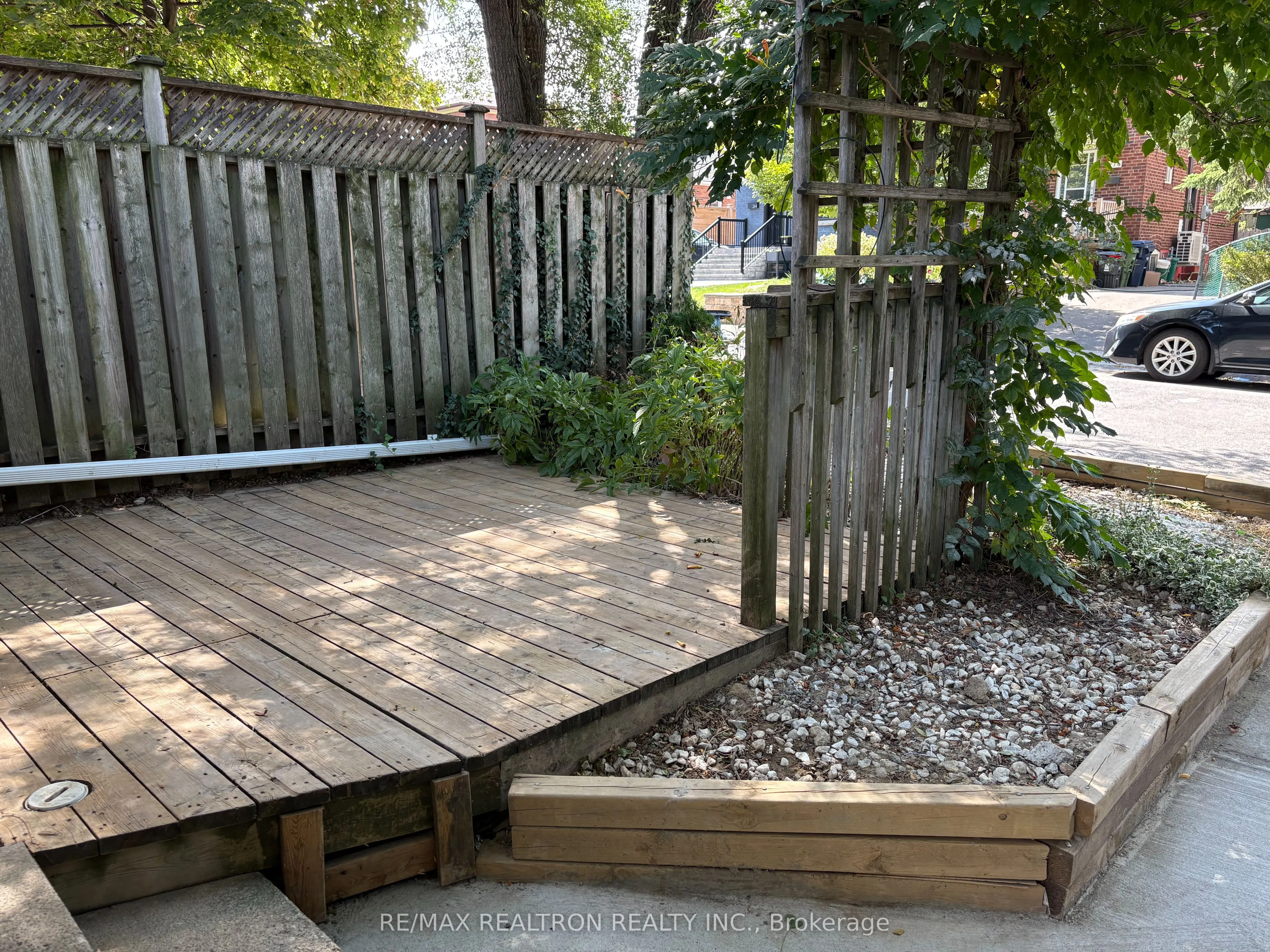 221 Winnett Avenue