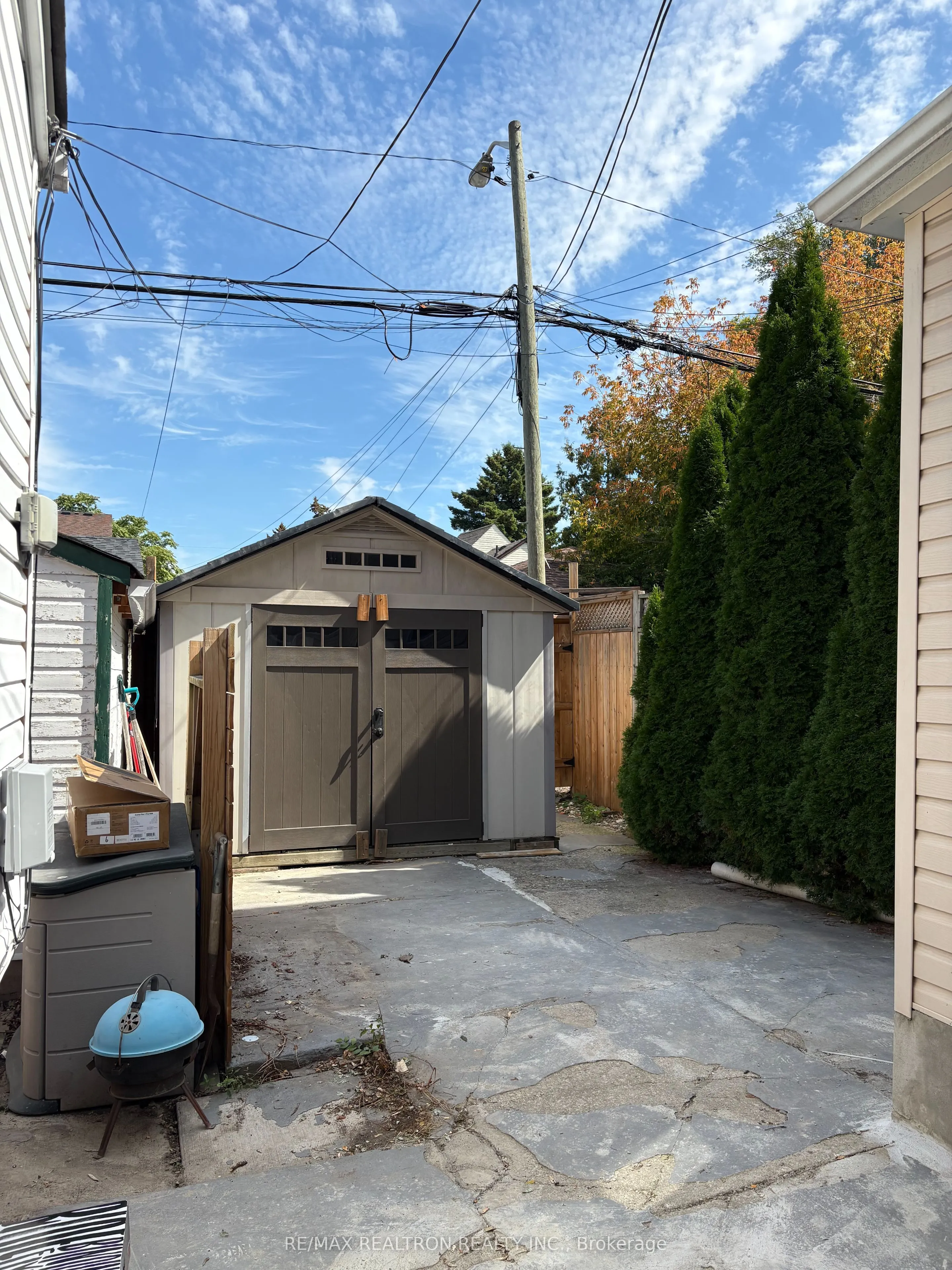 221 Winnett Avenue