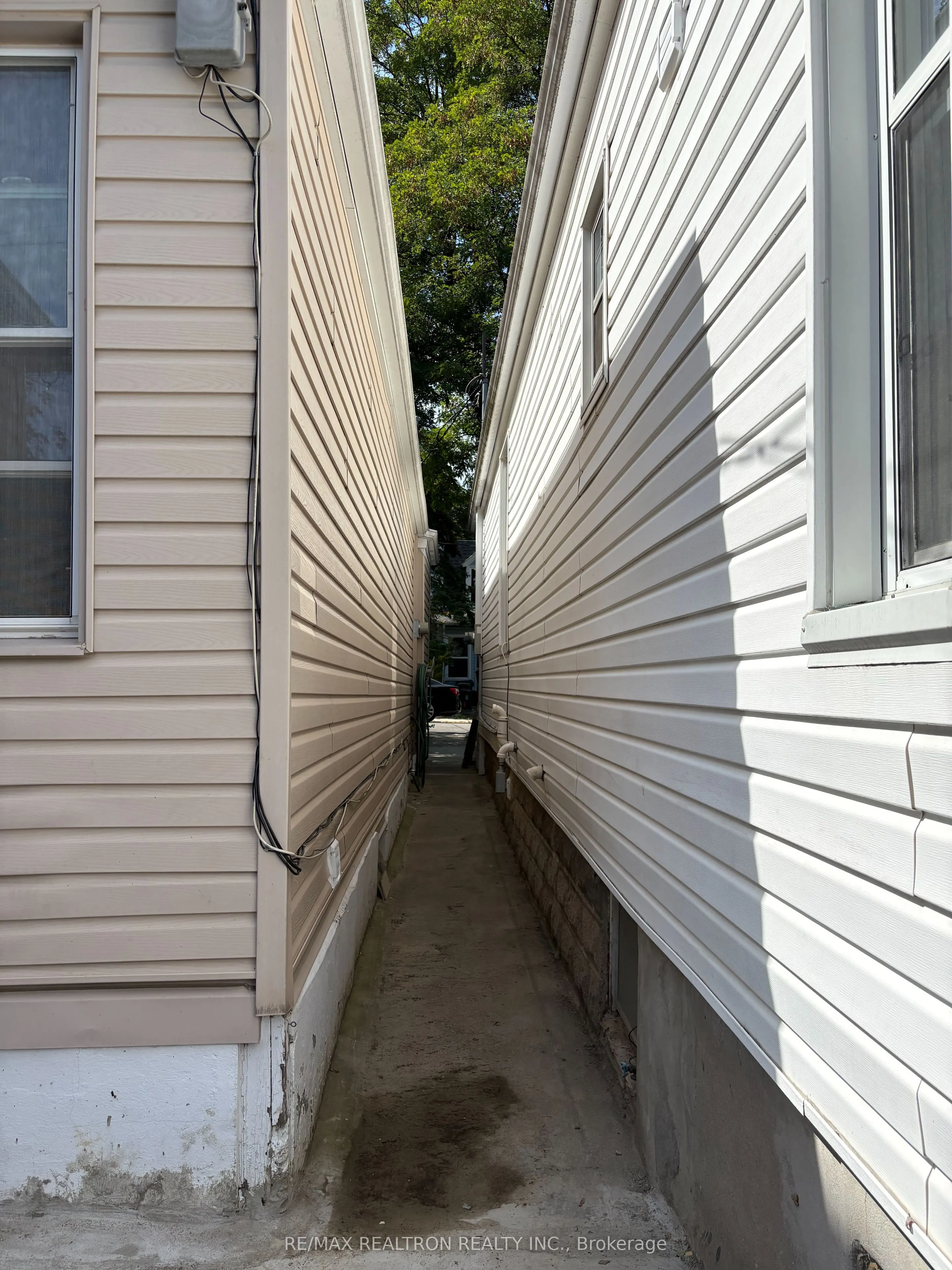 221 Winnett Avenue
