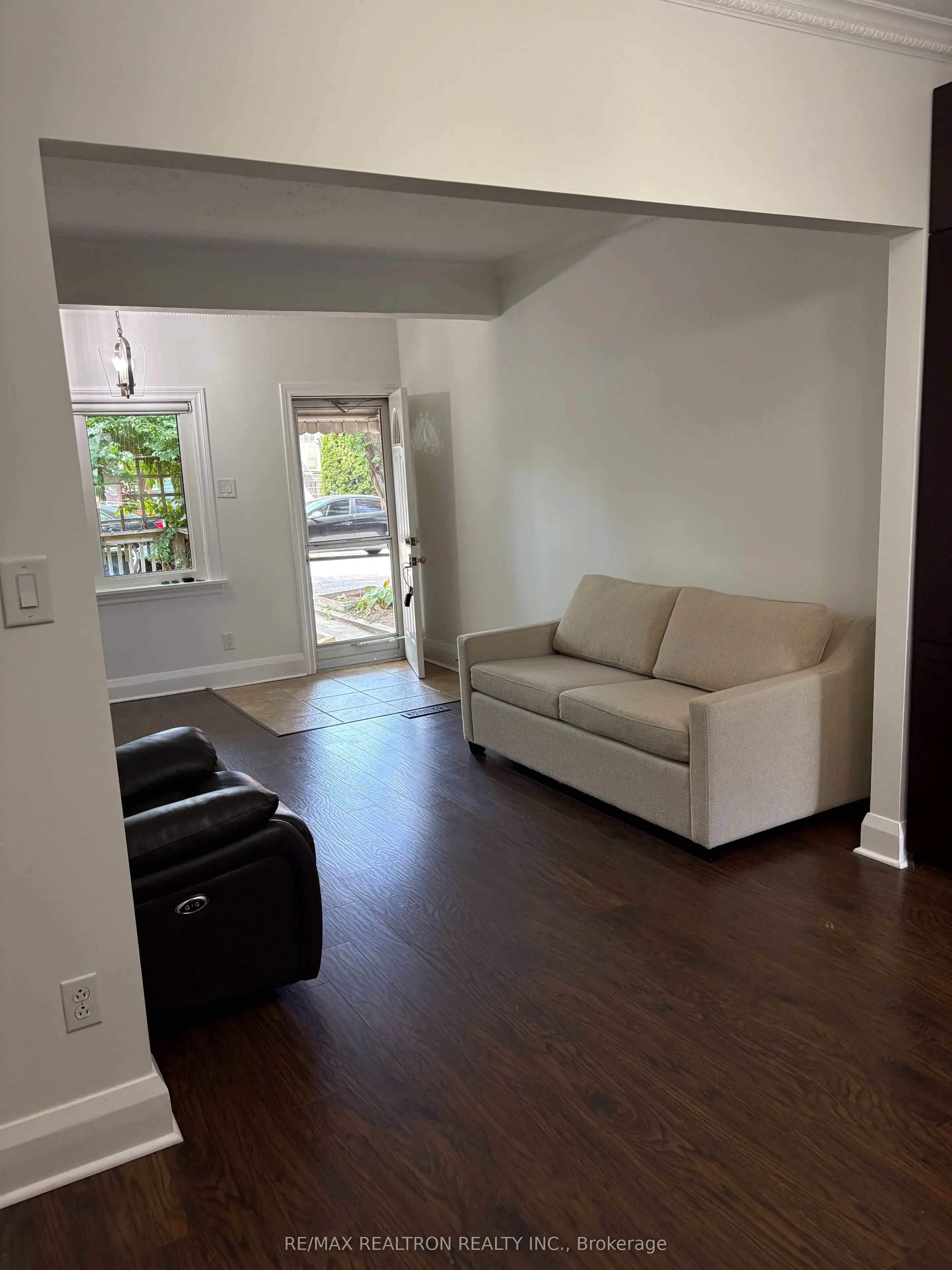 221 Winnett Avenue