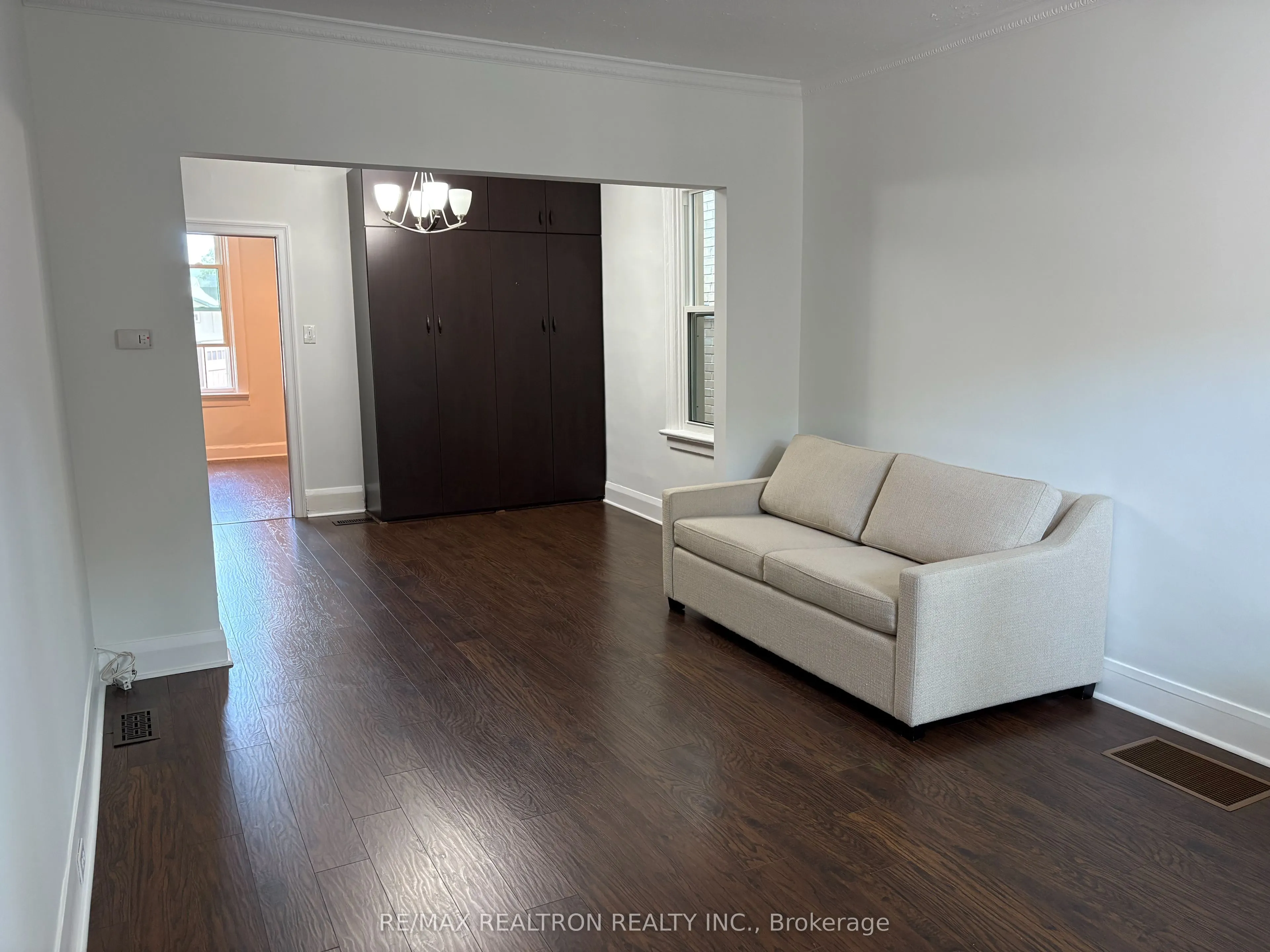 221 Winnett Avenue