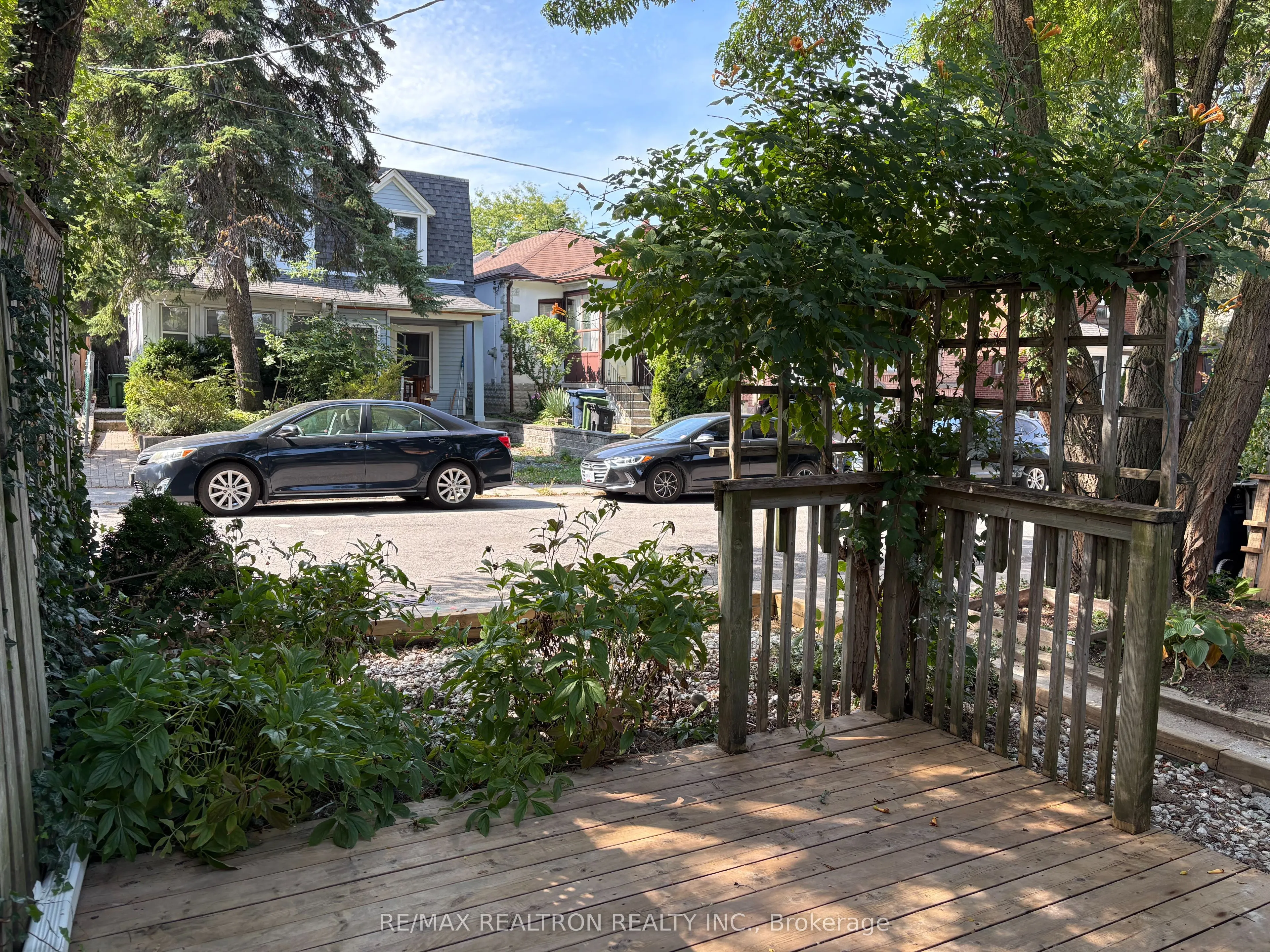 221 Winnett Avenue
