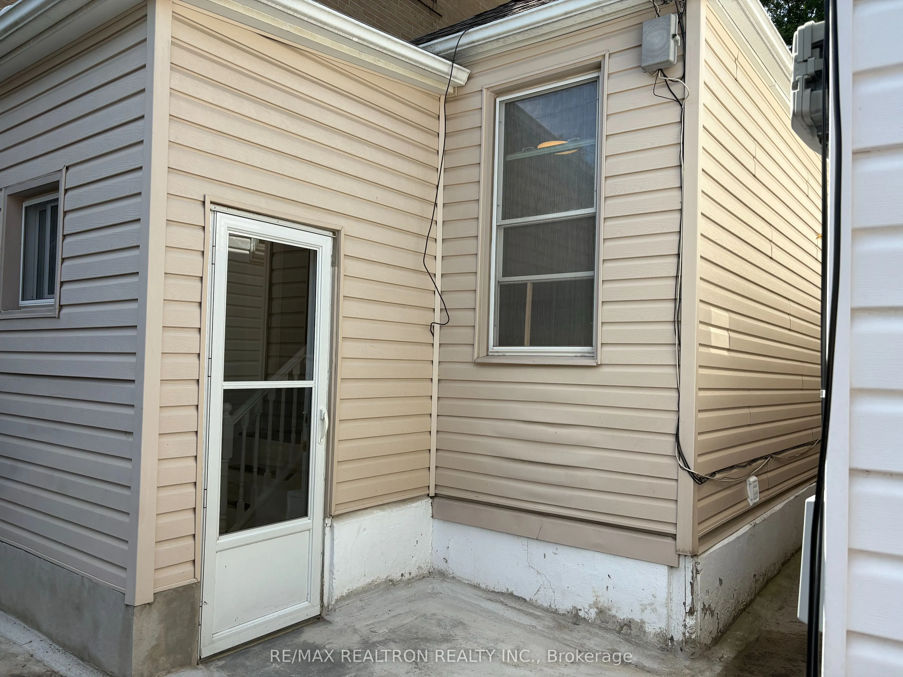 221 Winnett Avenue