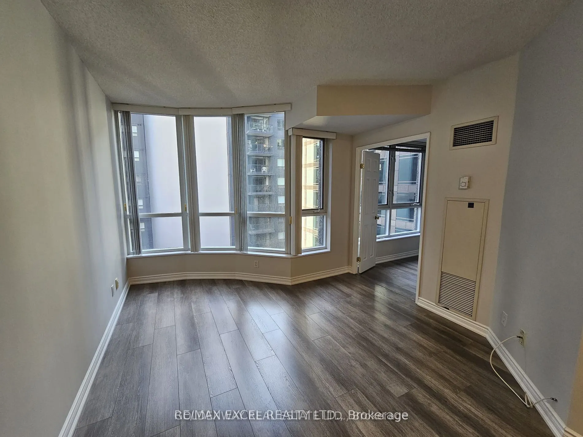 55 Bloor Street E, #1001