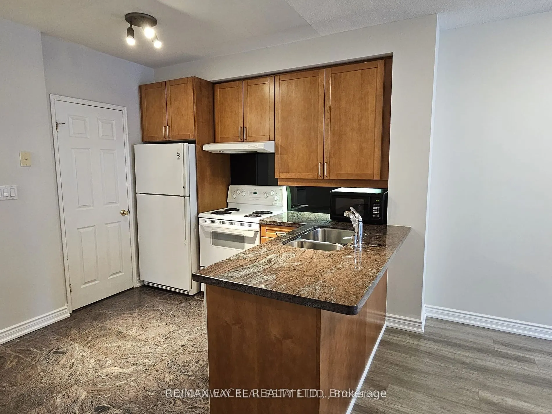 55 Bloor Street E, #1001