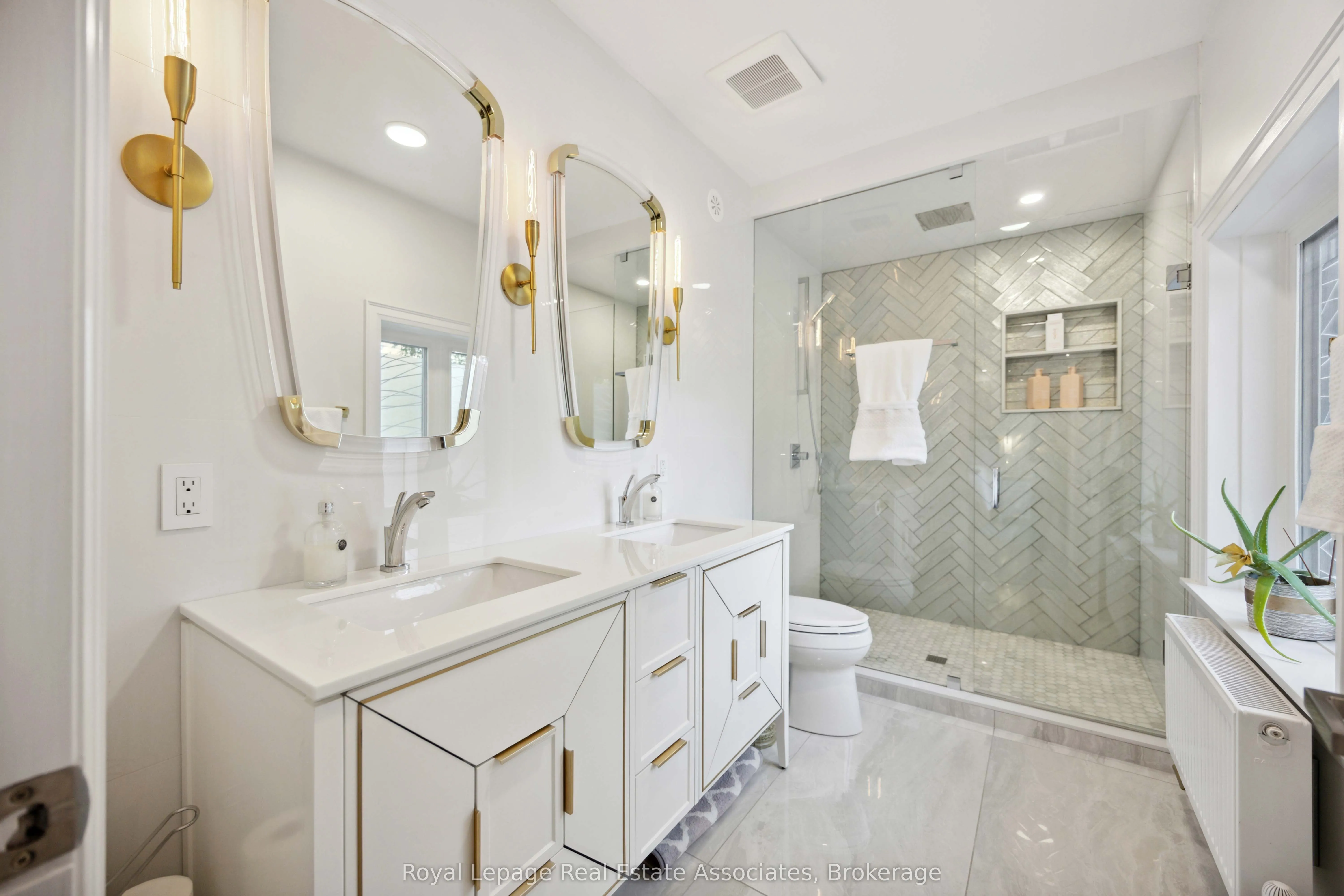27 Glen Elm Avenue, #2