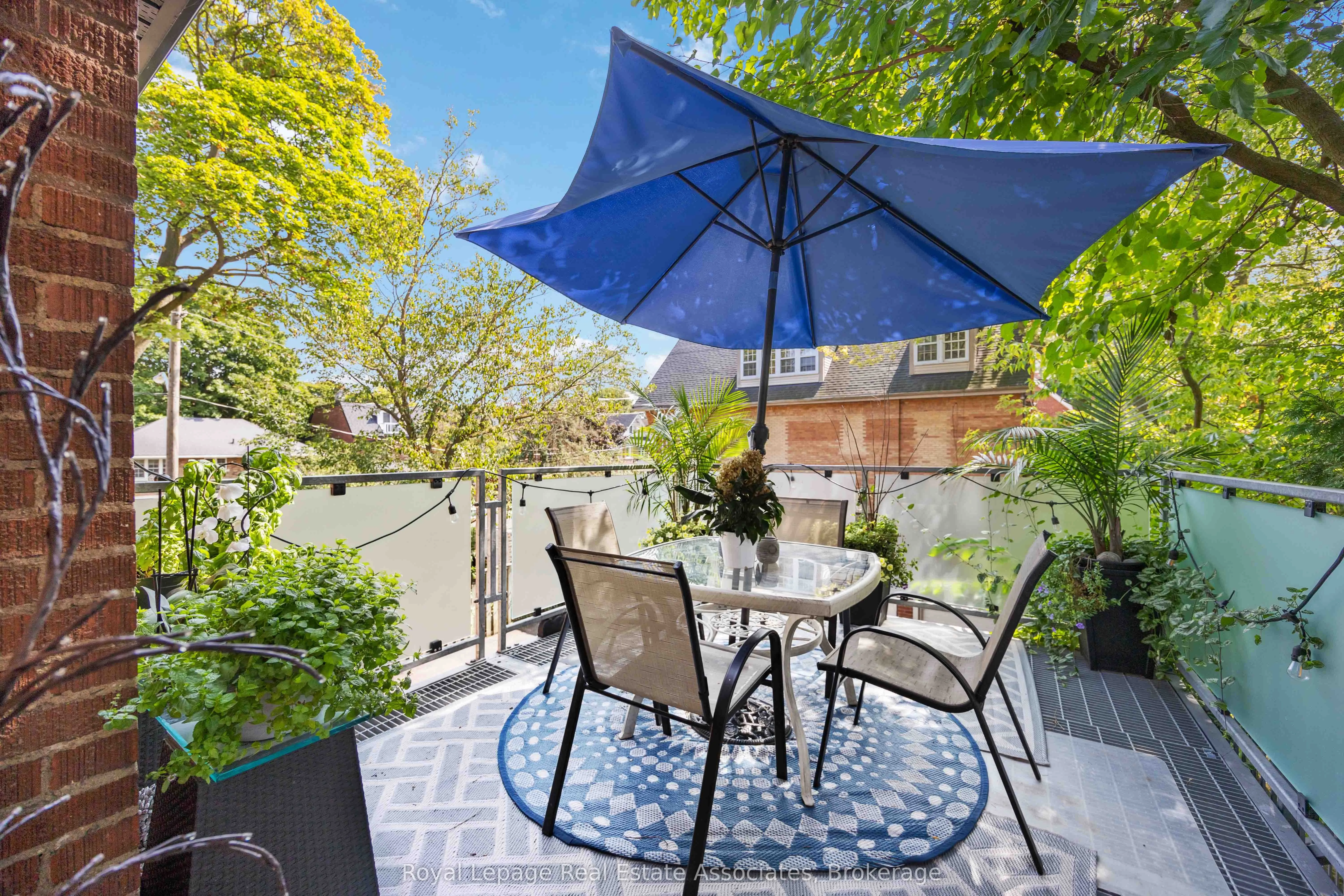 27 Glen Elm Avenue, #2
