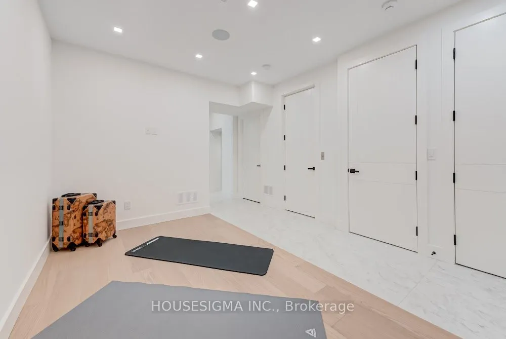 188 Duplex Avenue