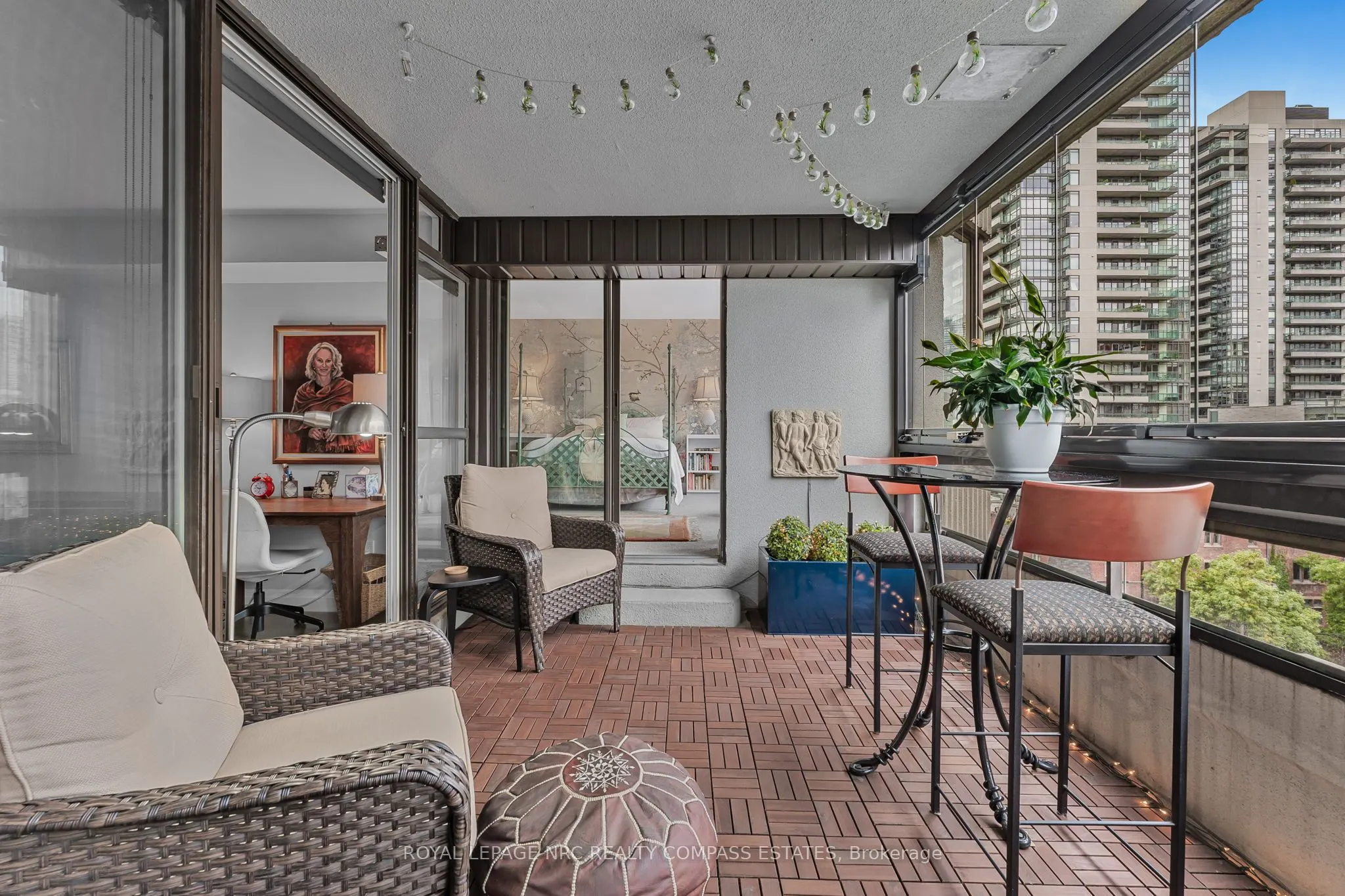 130 Carlton Street, #810