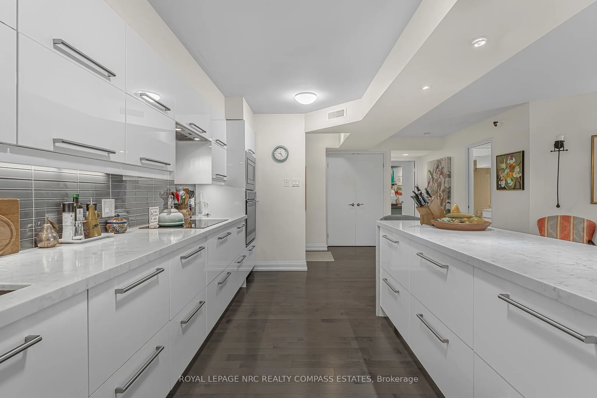 130 Carlton Street, #810