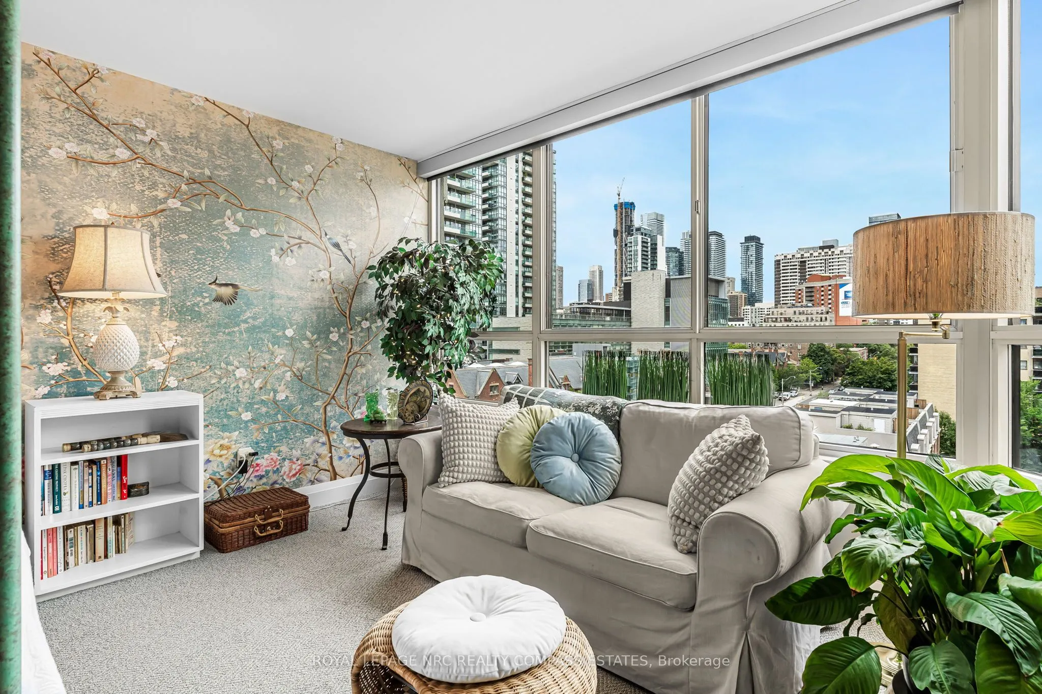 130 Carlton Street, #810