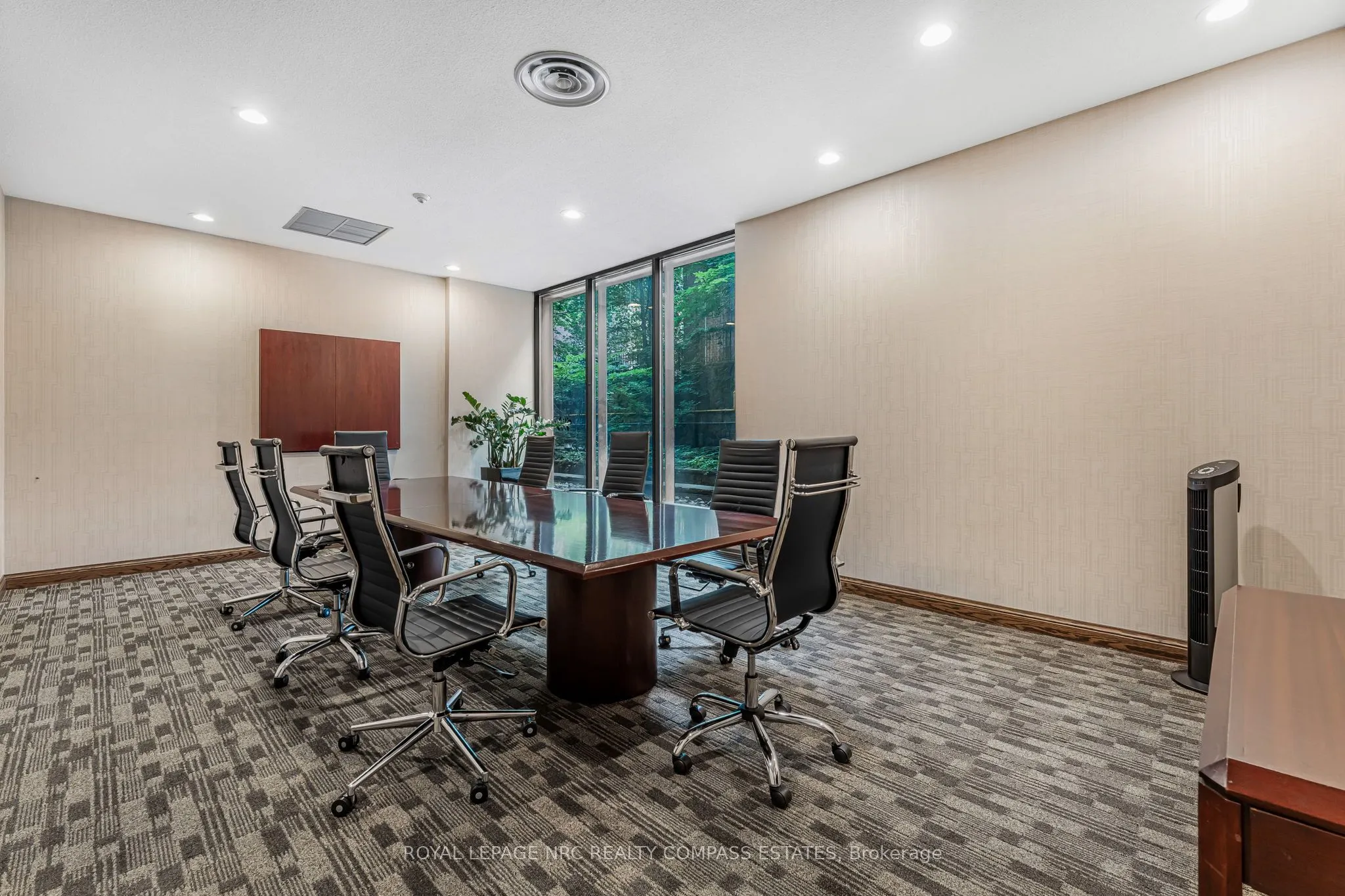 130 Carlton Street, #810