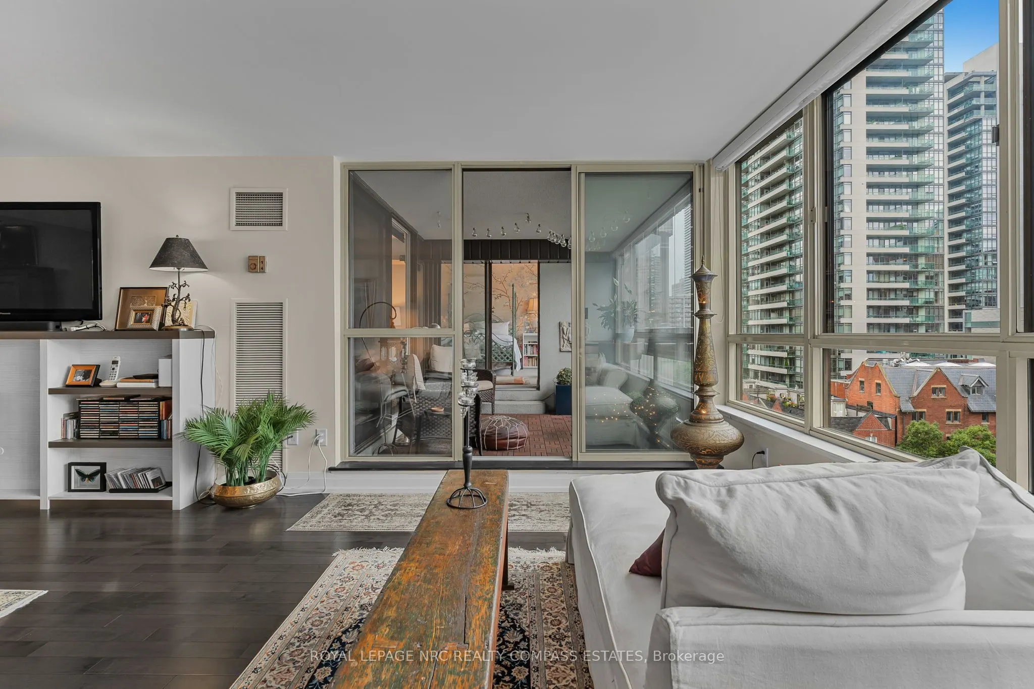 130 Carlton Street, #810