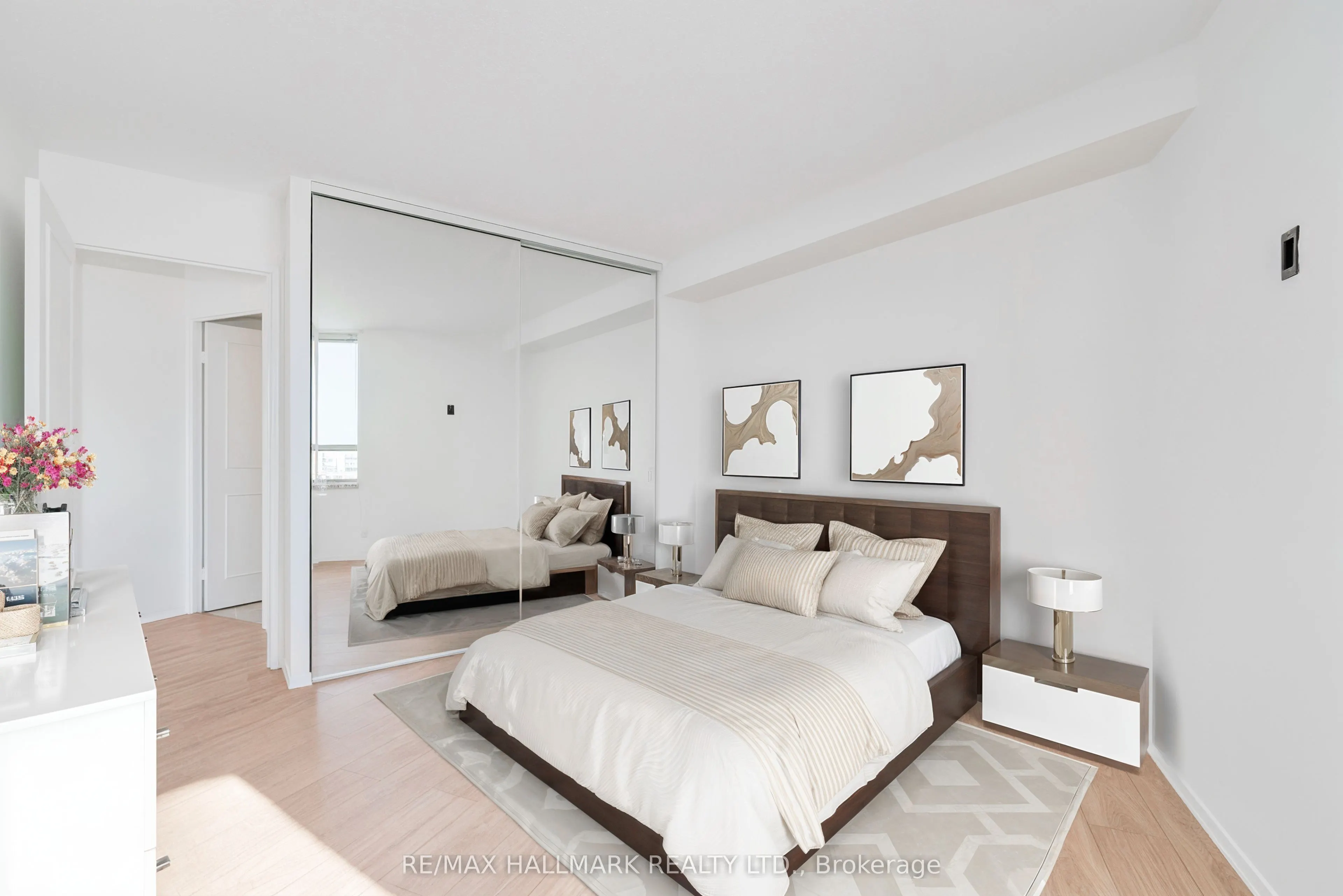 260 Queens Quay W, #1501