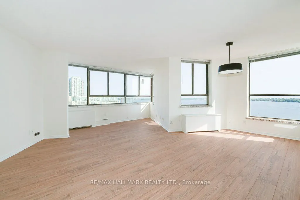 260 Queens Quay W, #1501