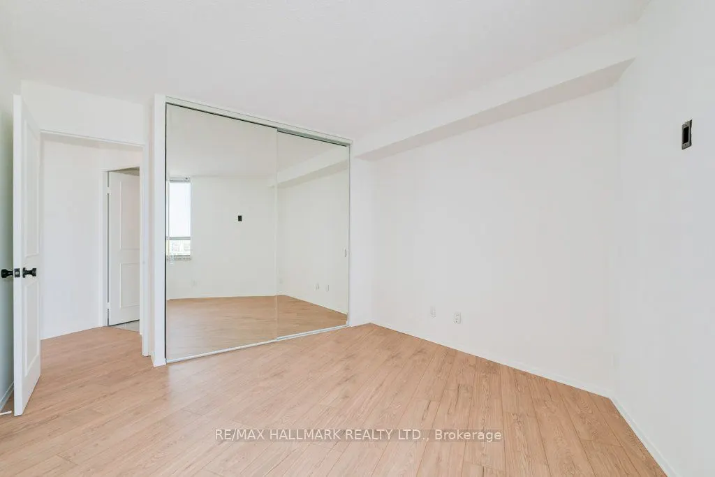 260 Queens Quay W, #1501