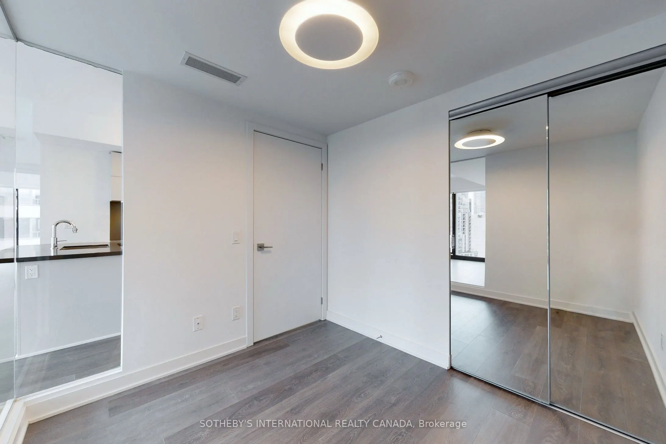 188 Cumberland Street, #2404