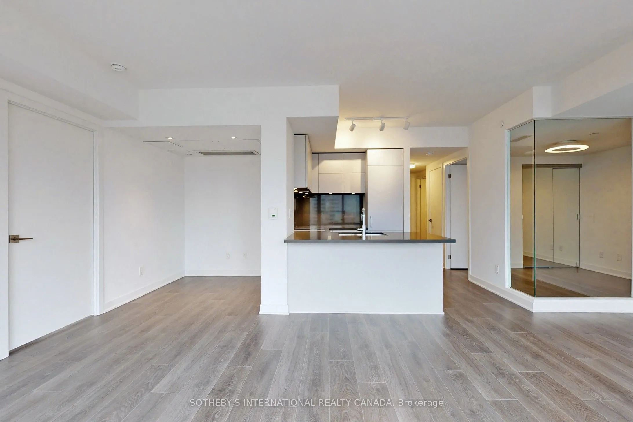 188 Cumberland Street, #2404