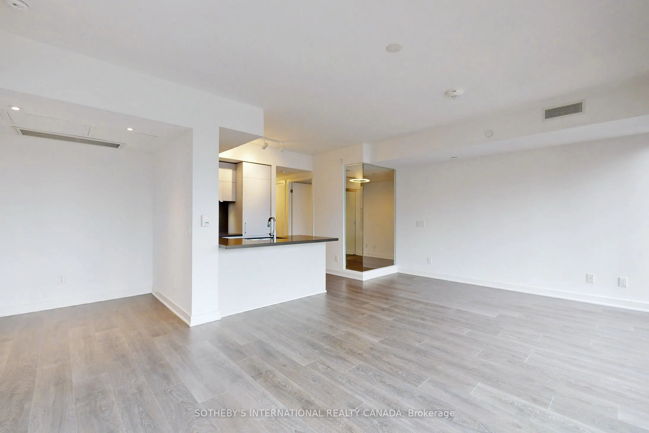 188 Cumberland Street, #2404
