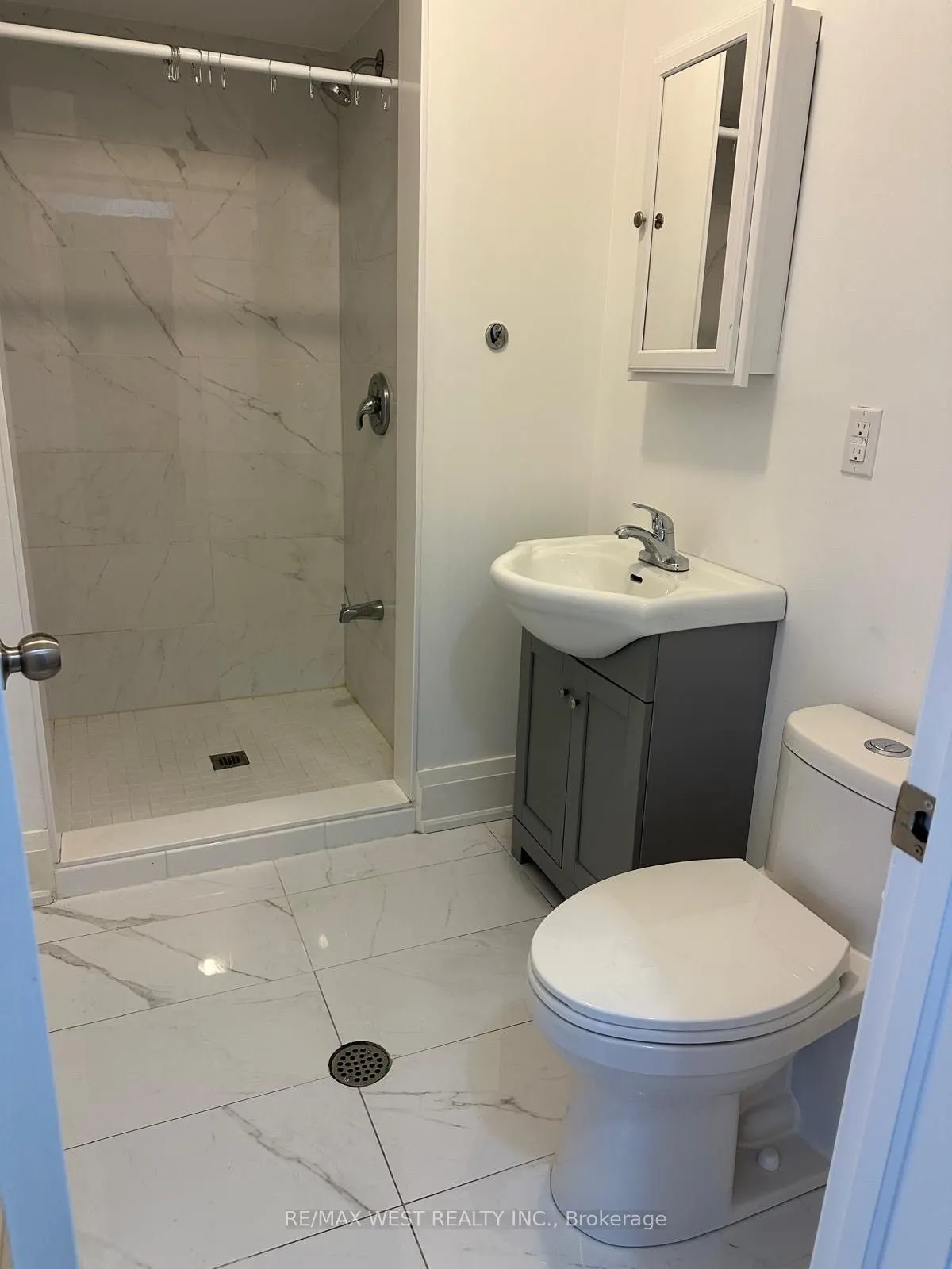 398 College Street, #3