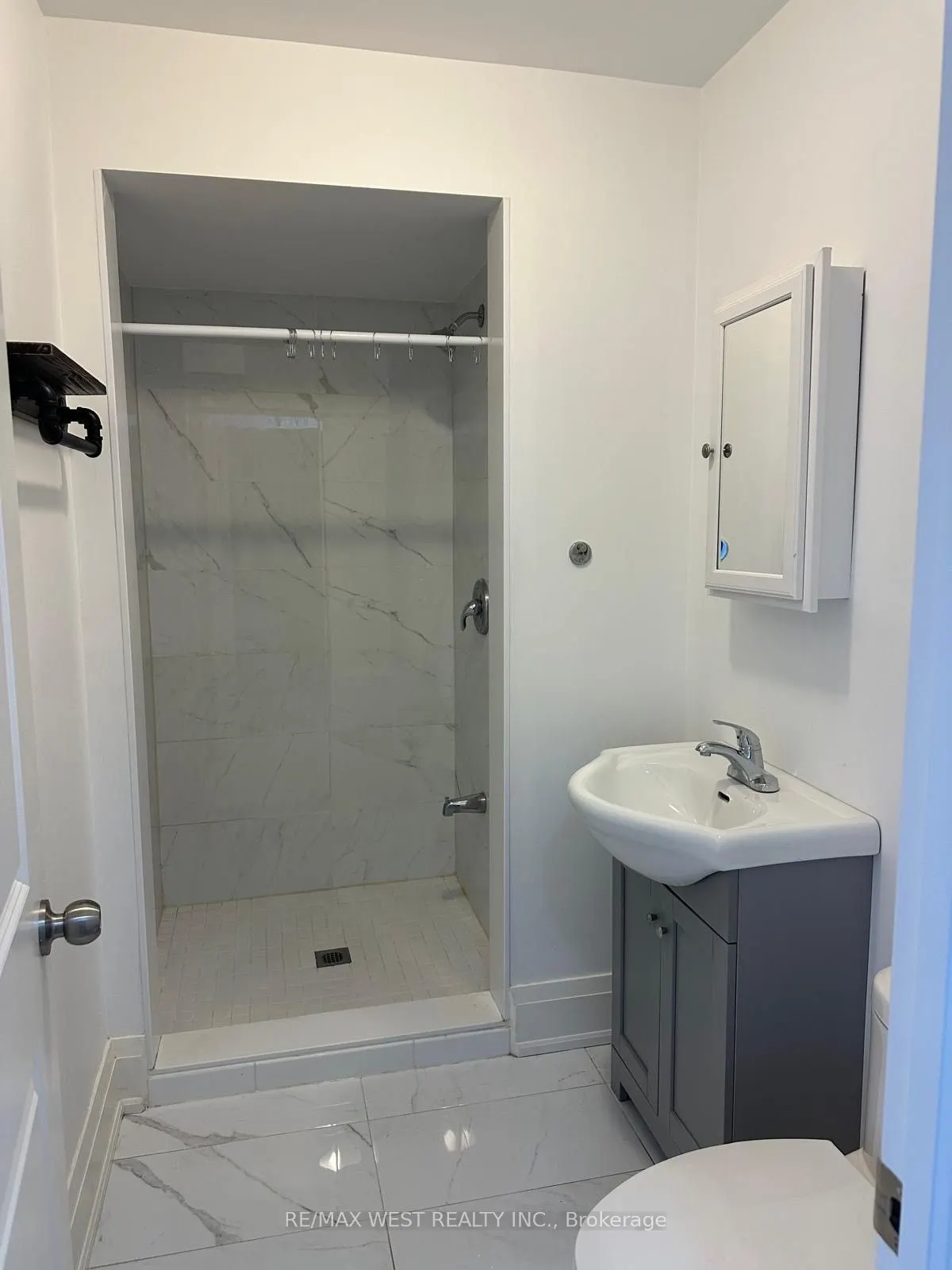 398 College Street, #3
