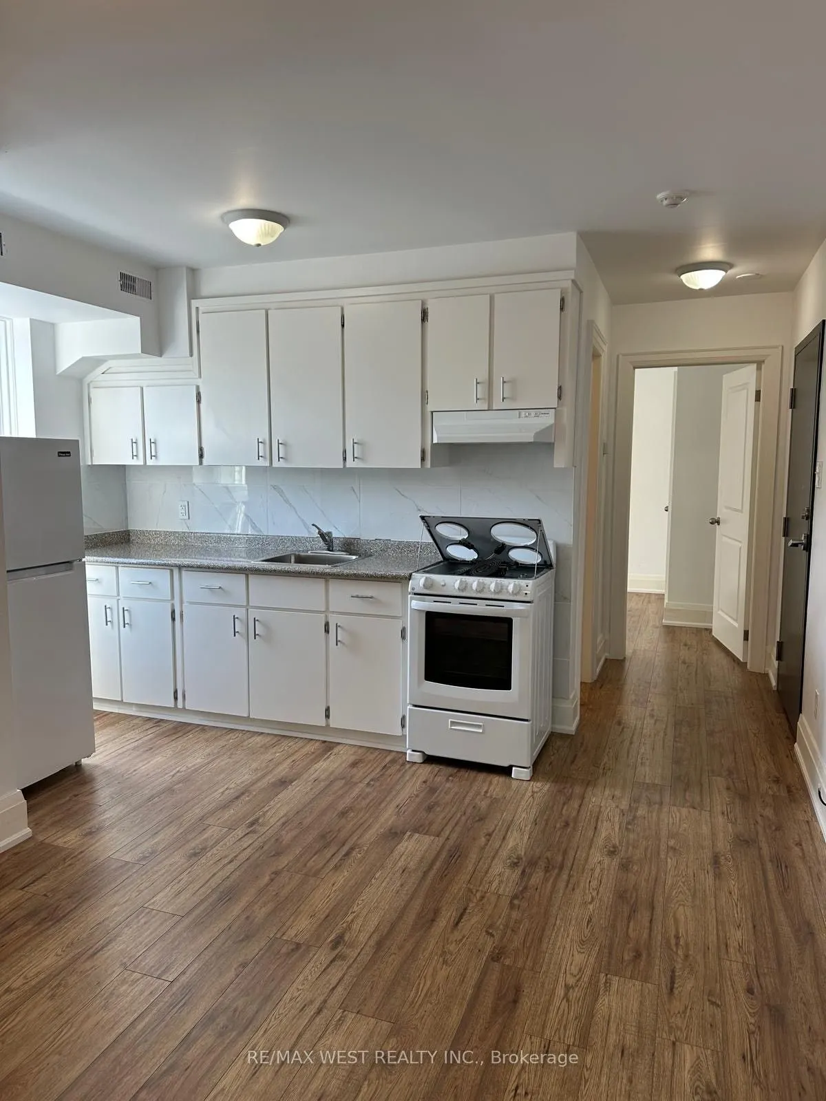 398 College Street, #3