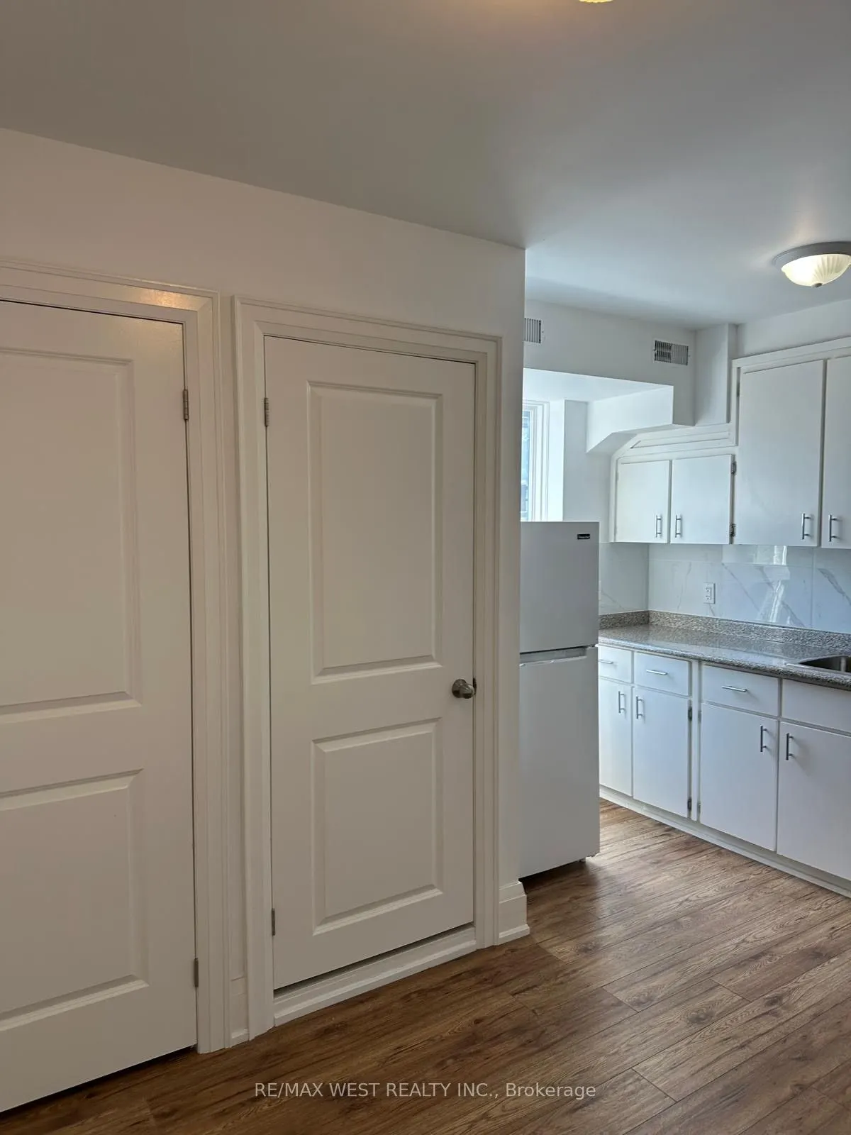 398 College Street, #3