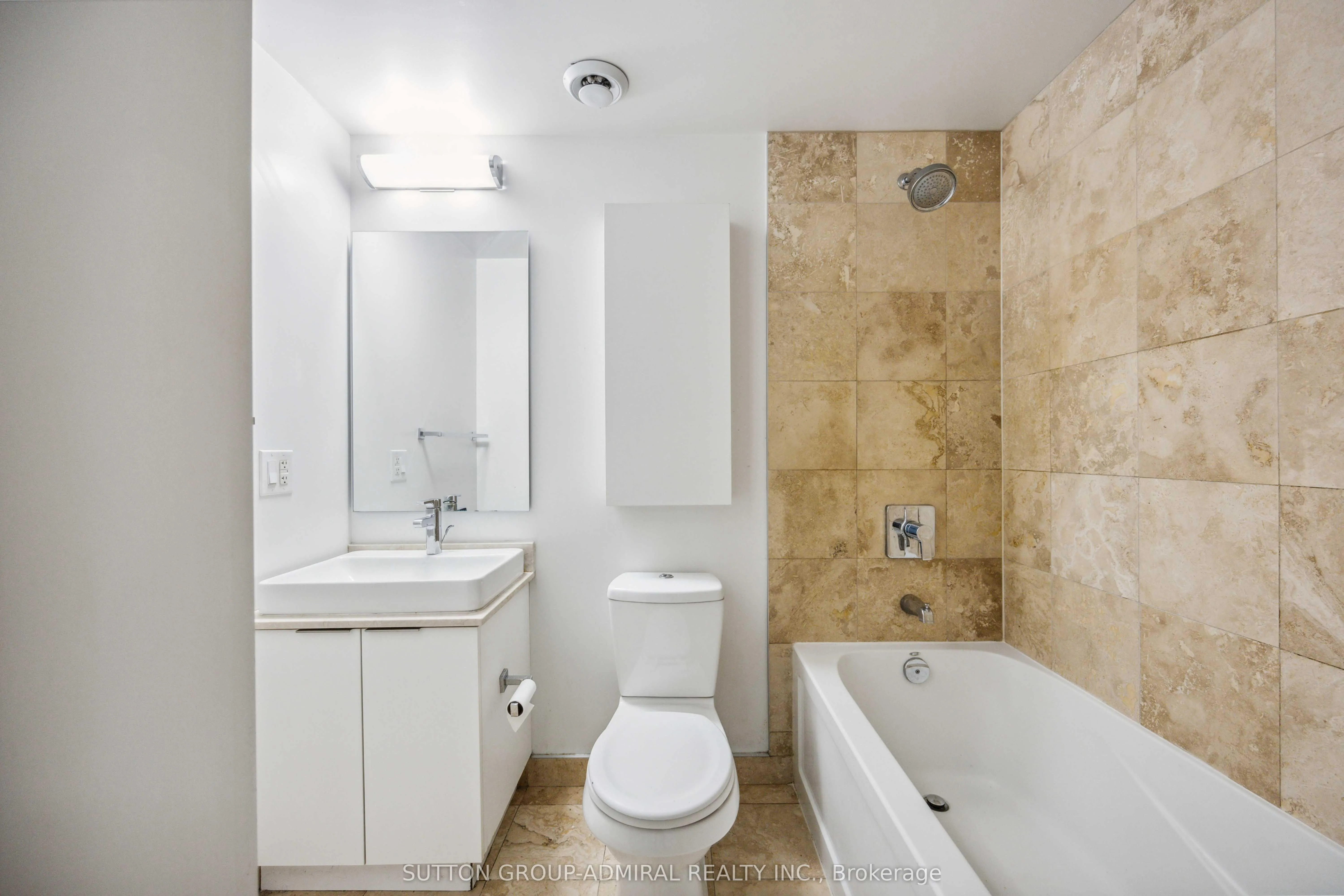 14 York Street, #4704