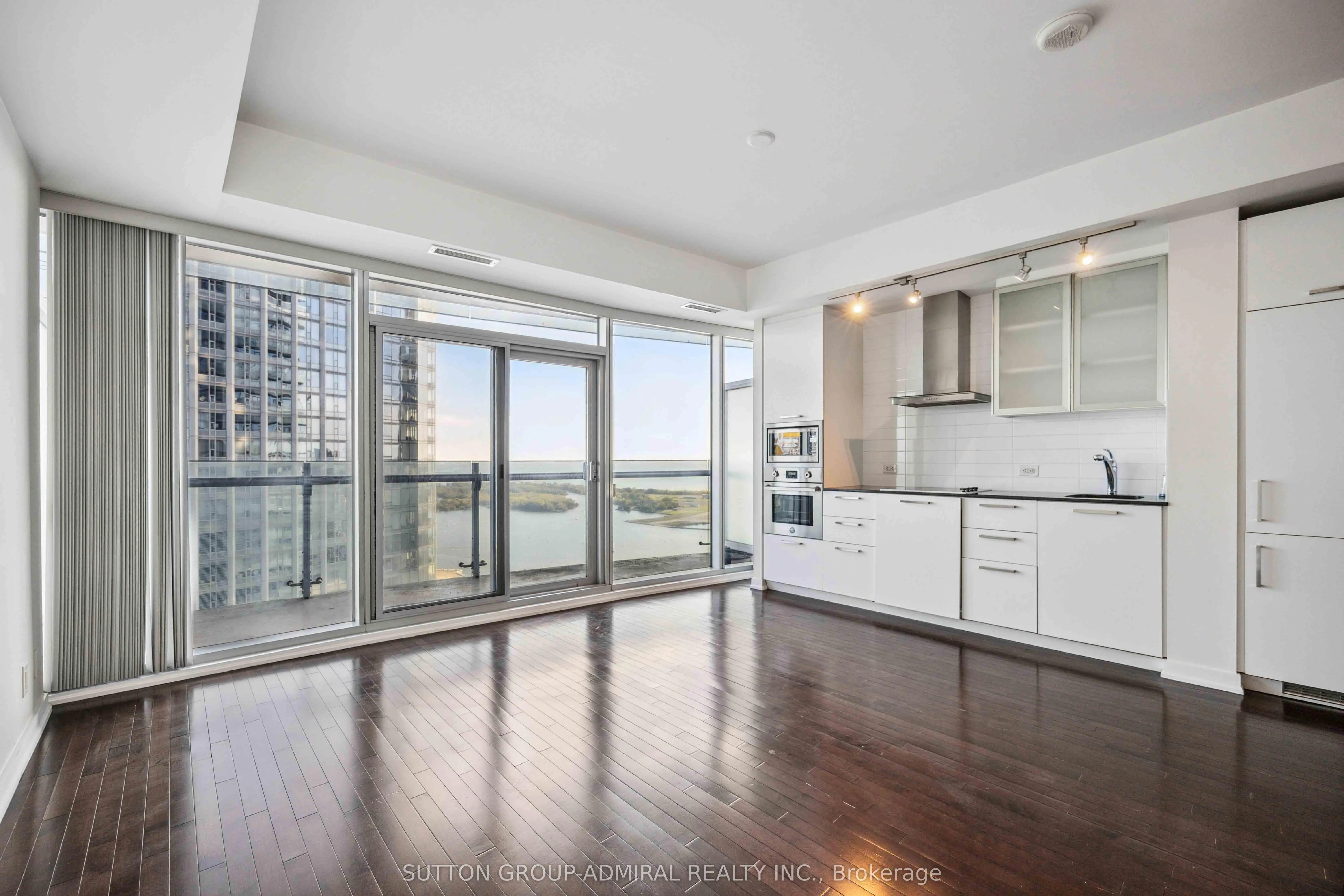 14 York Street, #4704