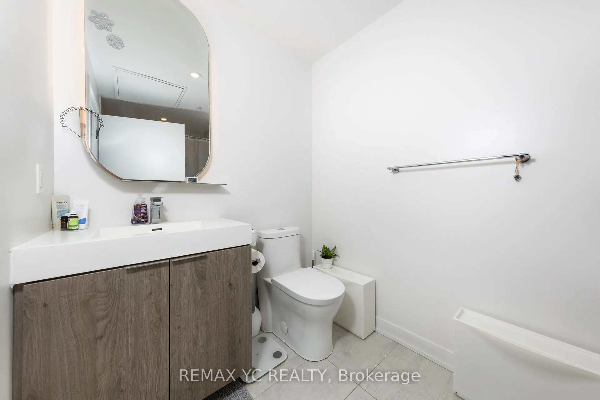 15 Holmes Avenue, #2504