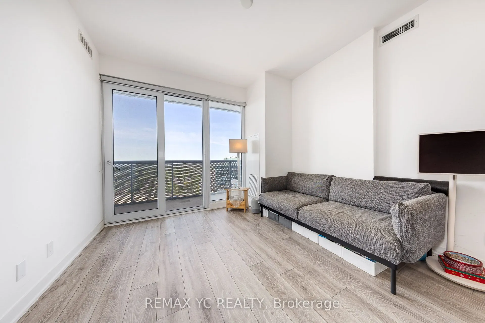 15 Holmes Avenue, #2504