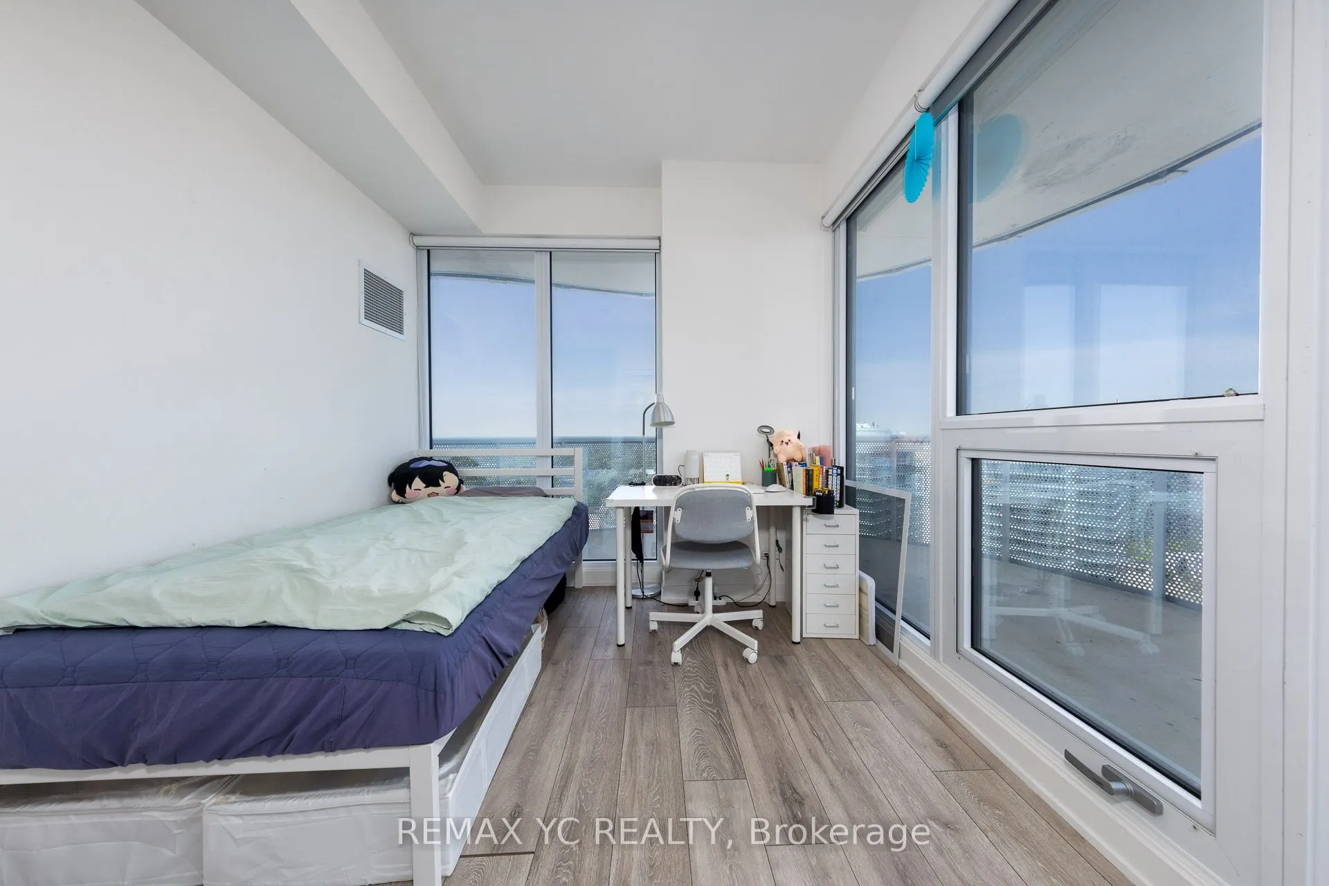 15 Holmes Avenue, #2504
