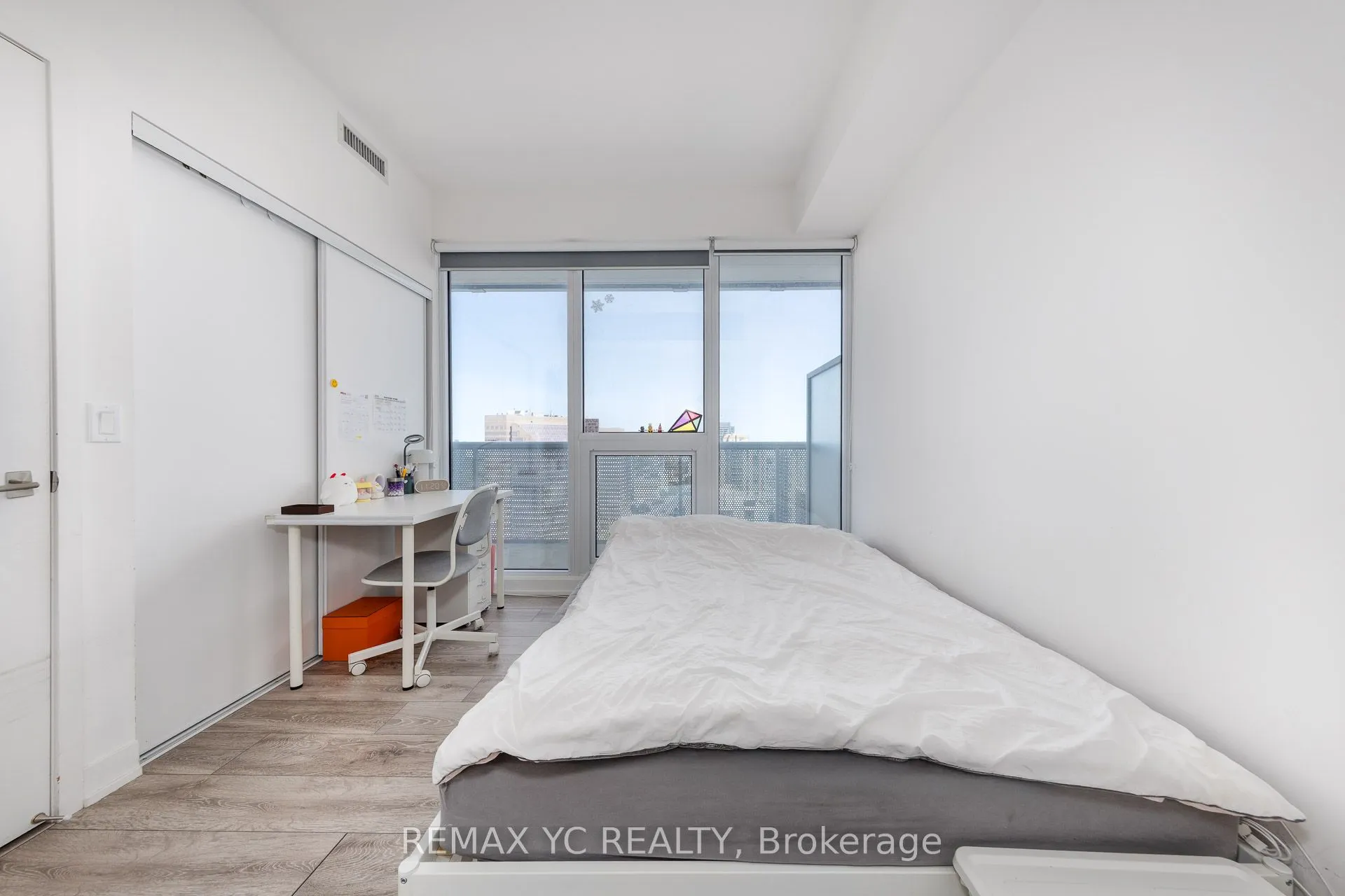 15 Holmes Avenue, #2504