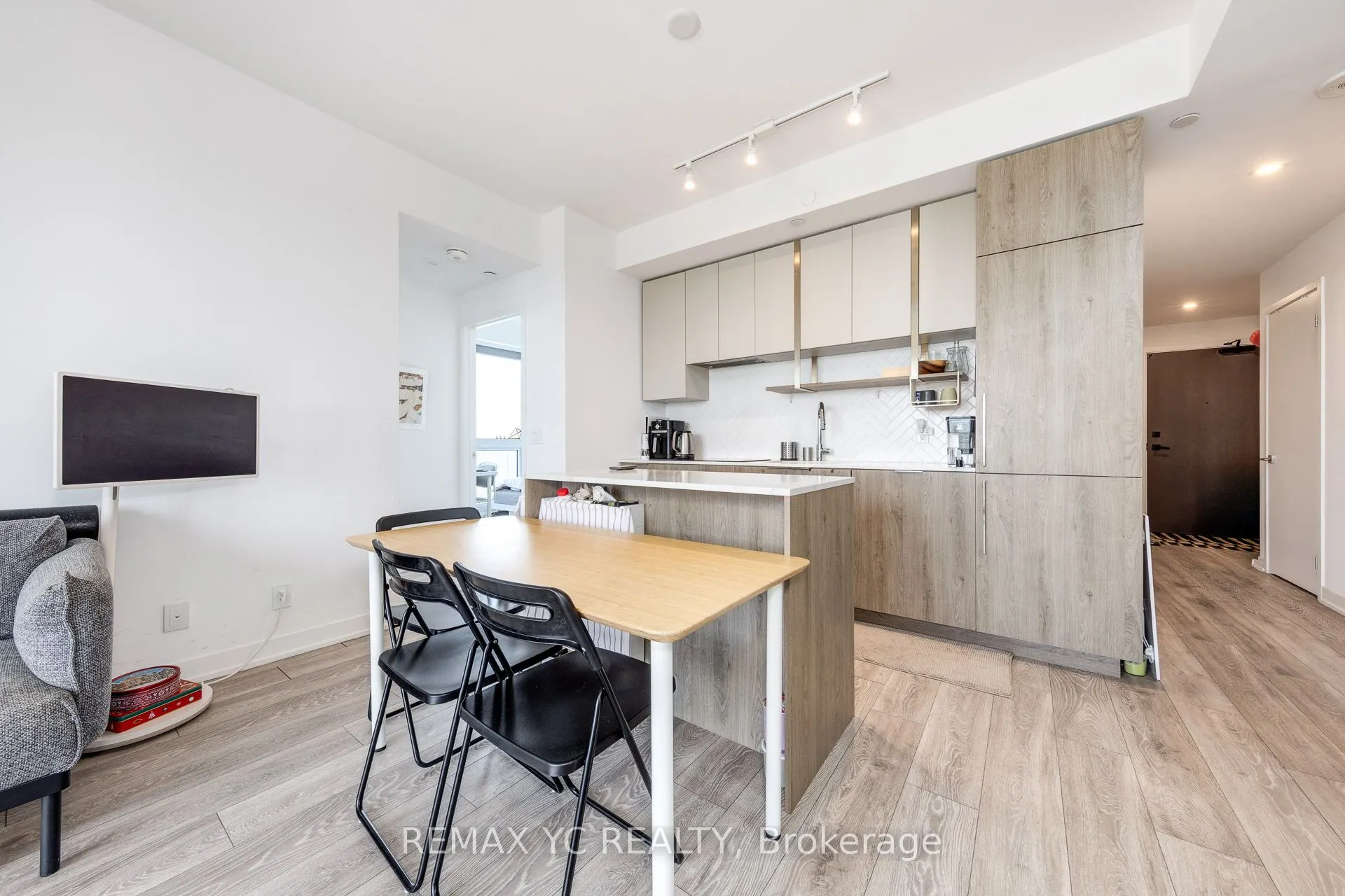 15 Holmes Avenue, #2504